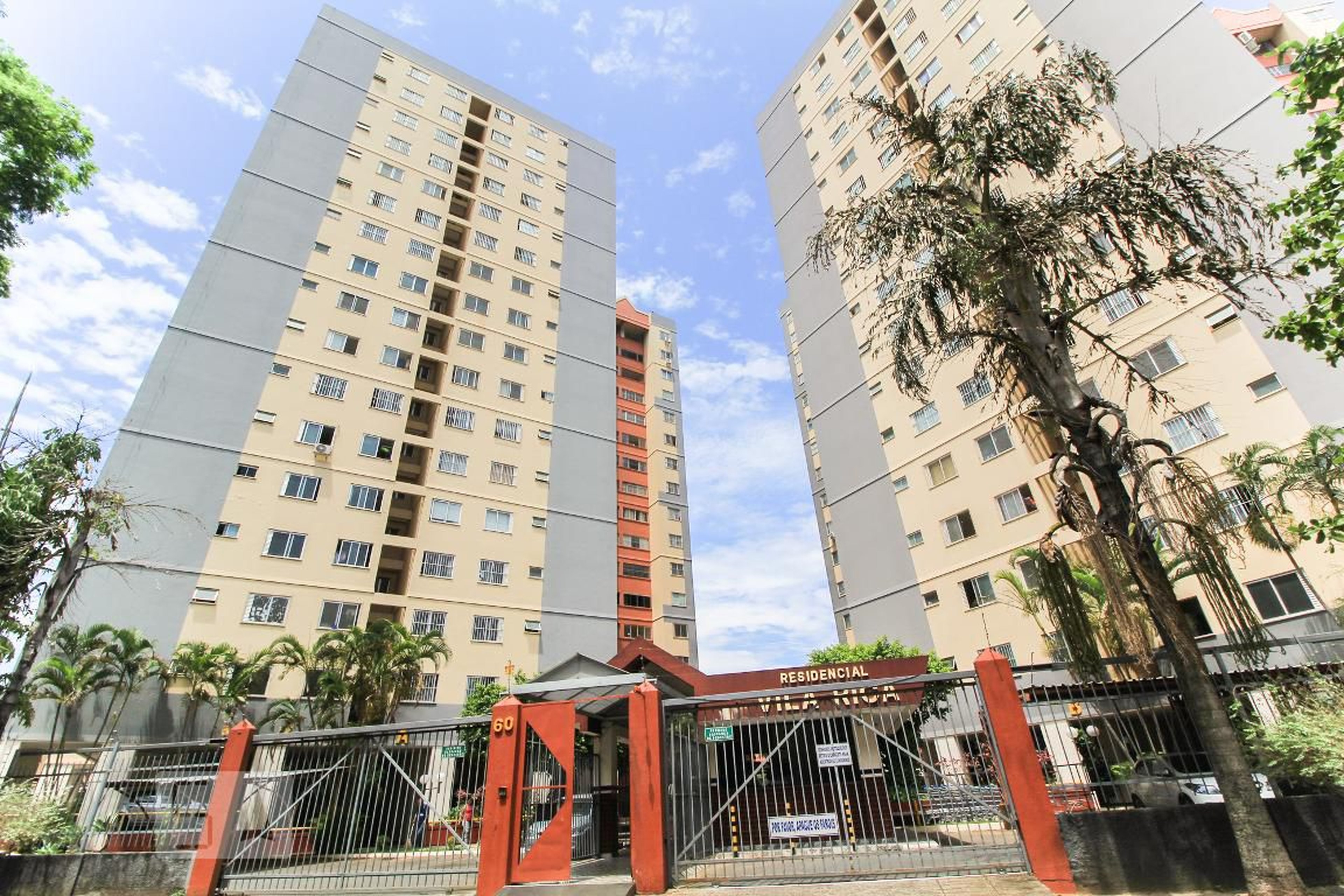 Fachada do Condomínio Condomínio Vila Rica