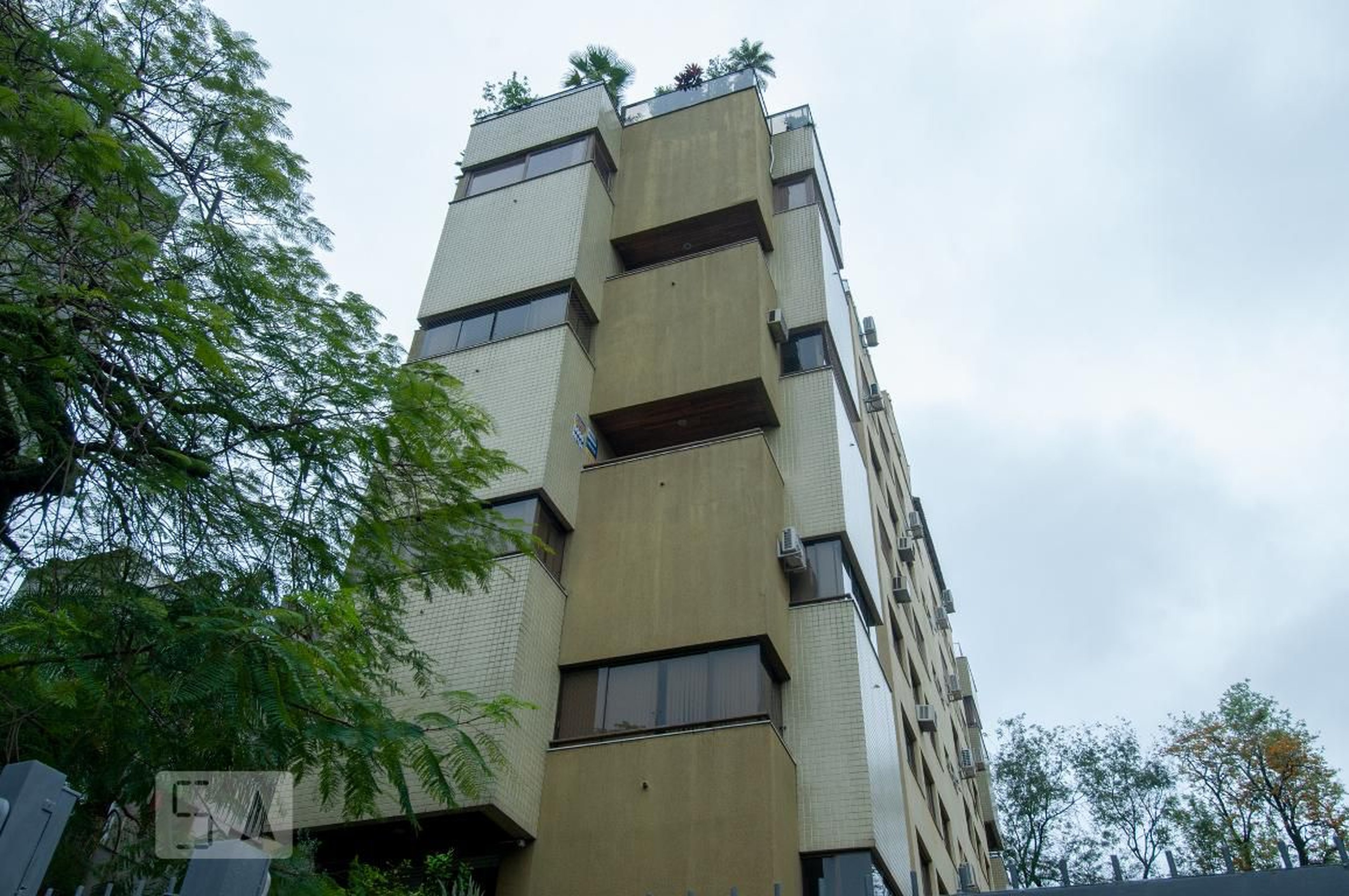 Fachada Condomínio em Rua Carlos Trein Filho, 453