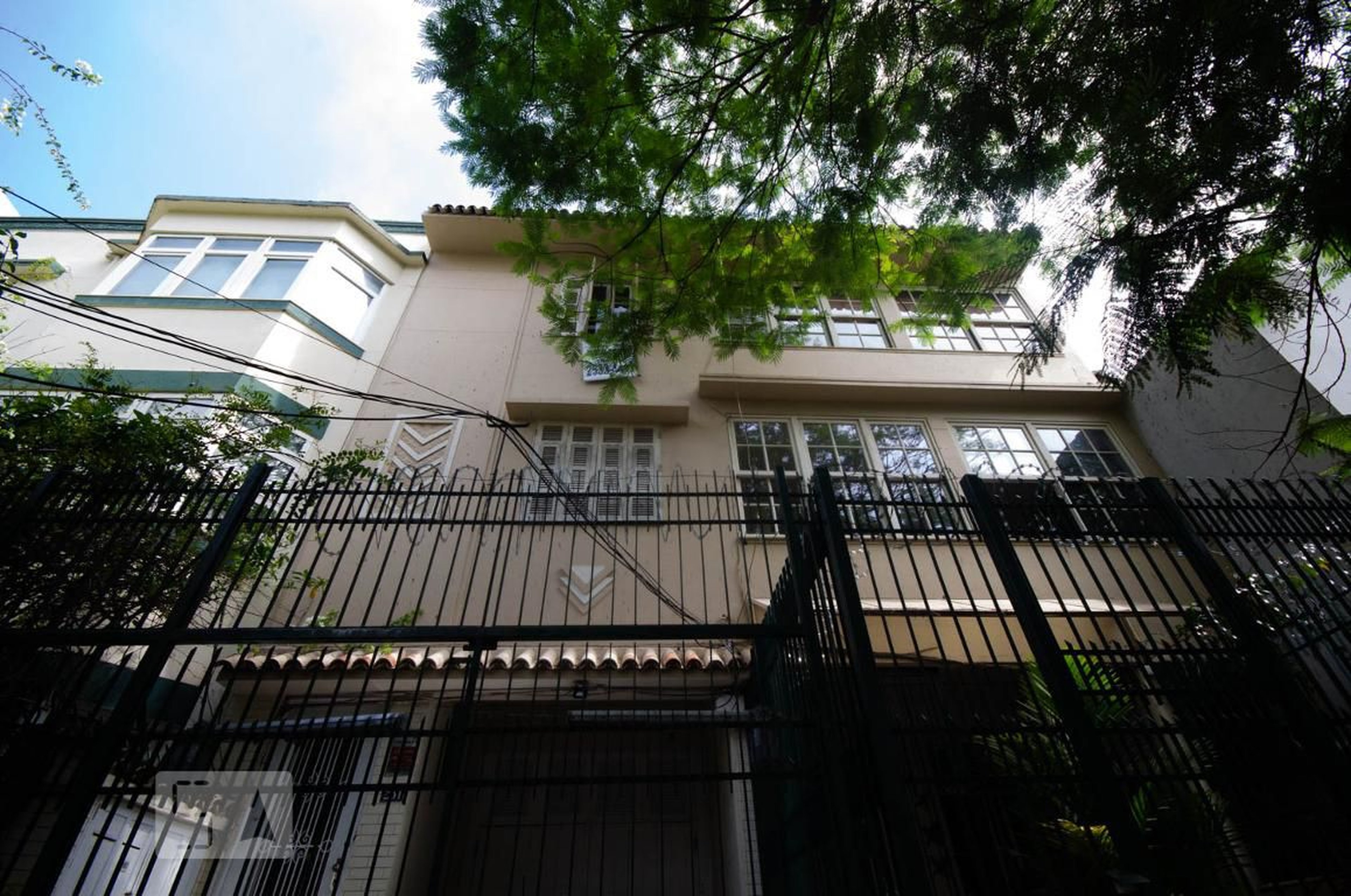 Fachada do Prédio Condomínio em Rua Barão da Torre, 231