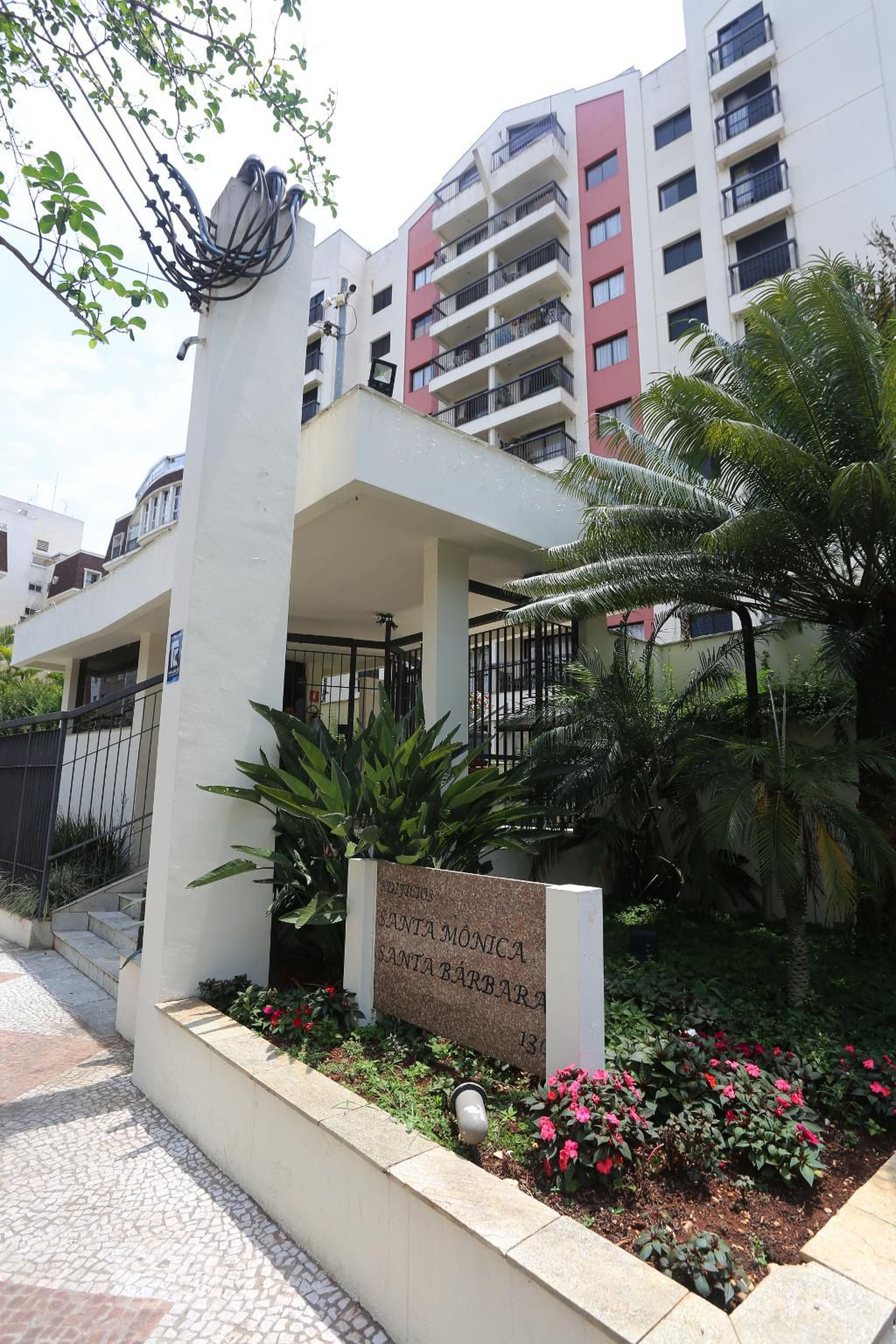 Fachada do Condomínio Condomínio em Rua Vicente Oropallo, santa barbara