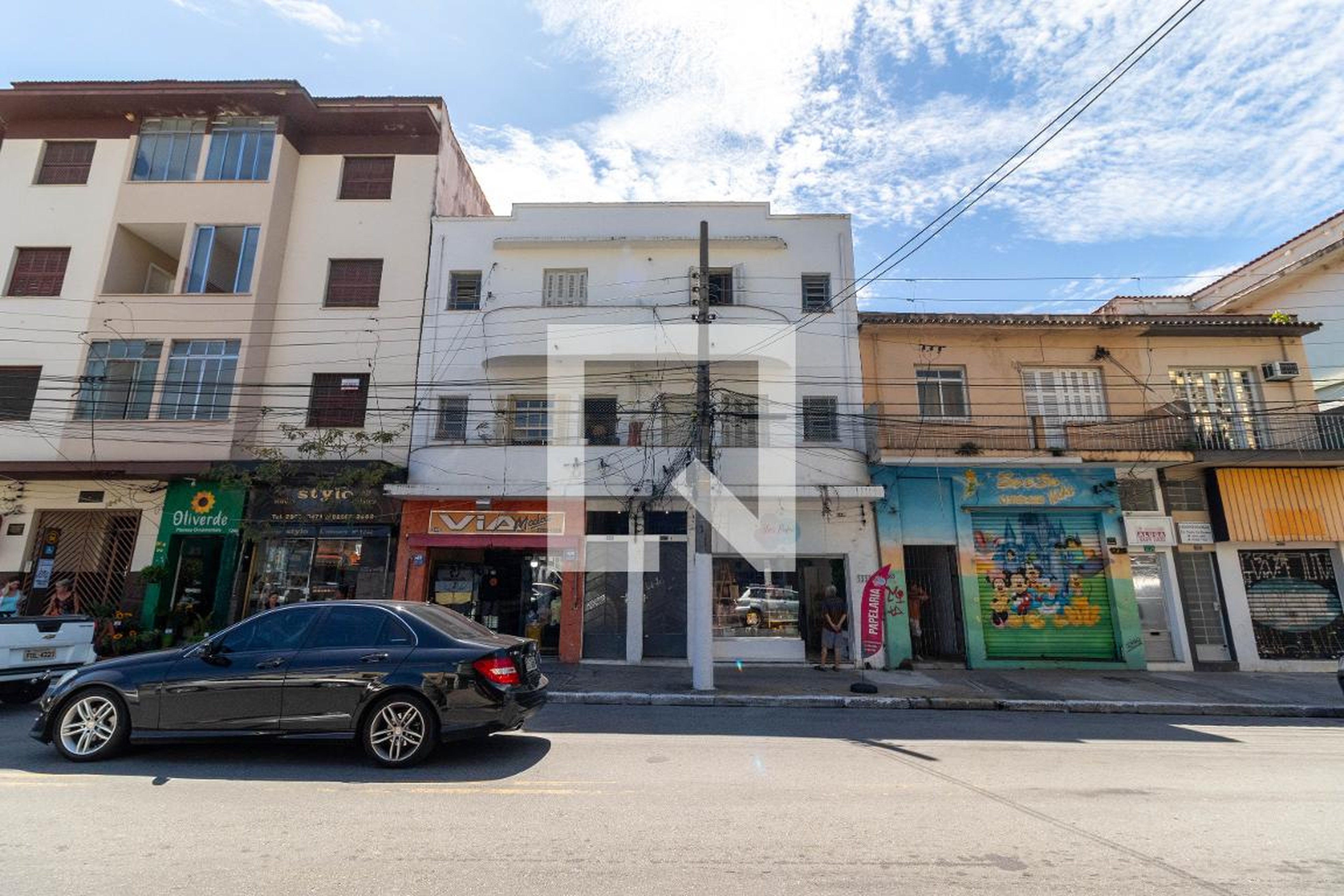 Fachada do Condomínio Condomínio em Avenida Leôncio de Magalhães, 1234
