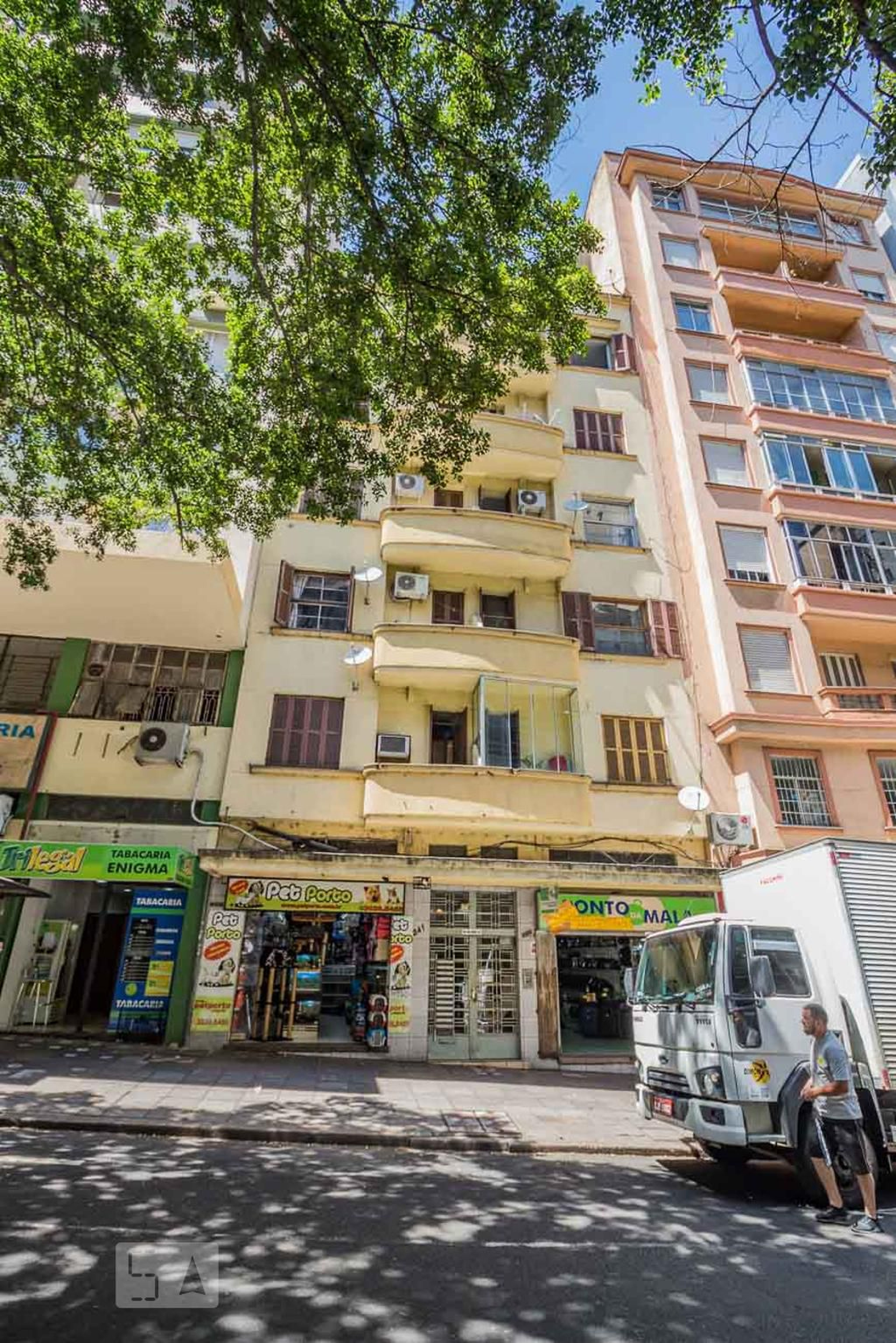 Fachada Condomínio em Avenida Senador Salgado Filho, 241