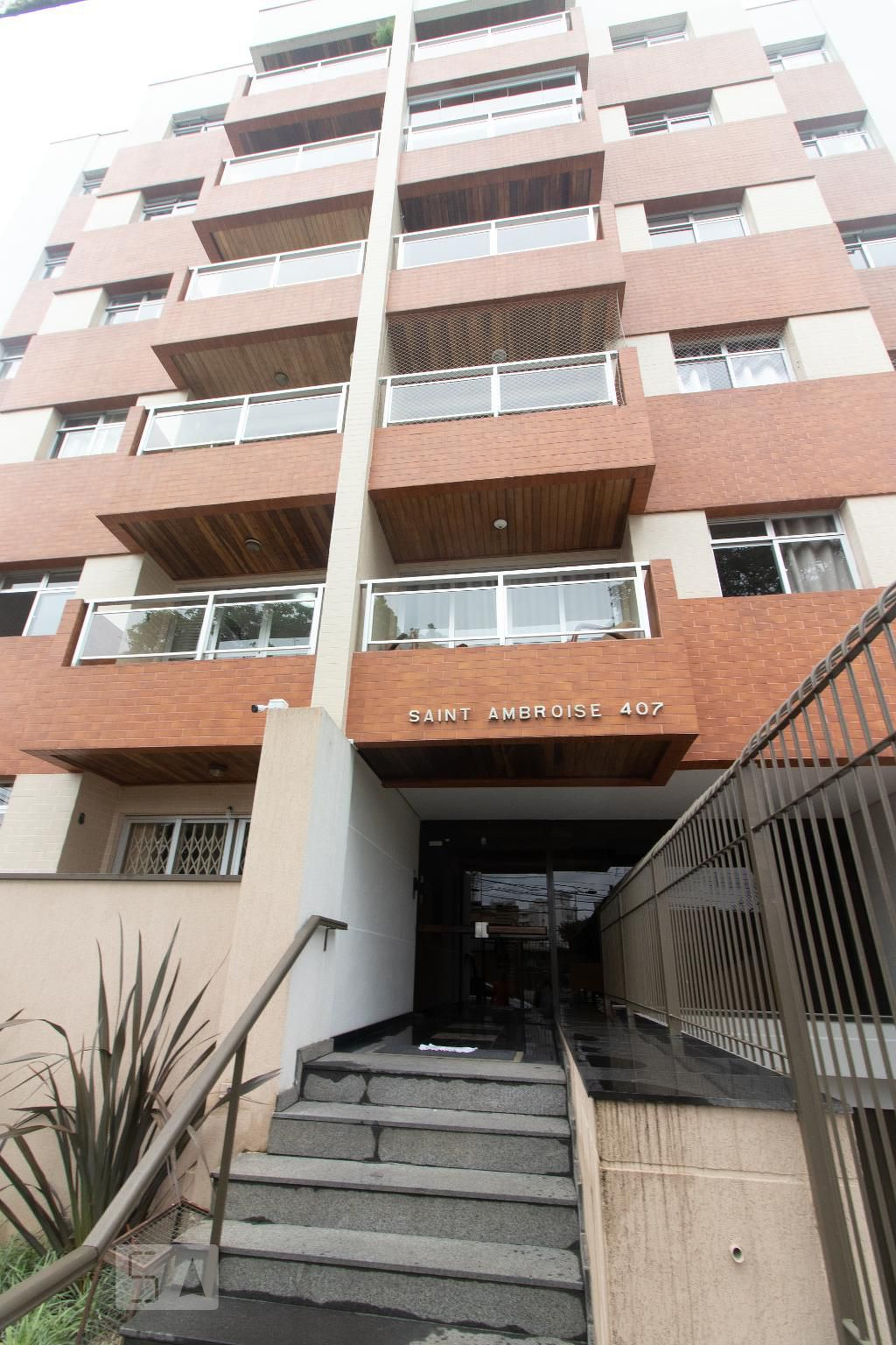 Fachada do Condomínio Edifício Saint Ambroise