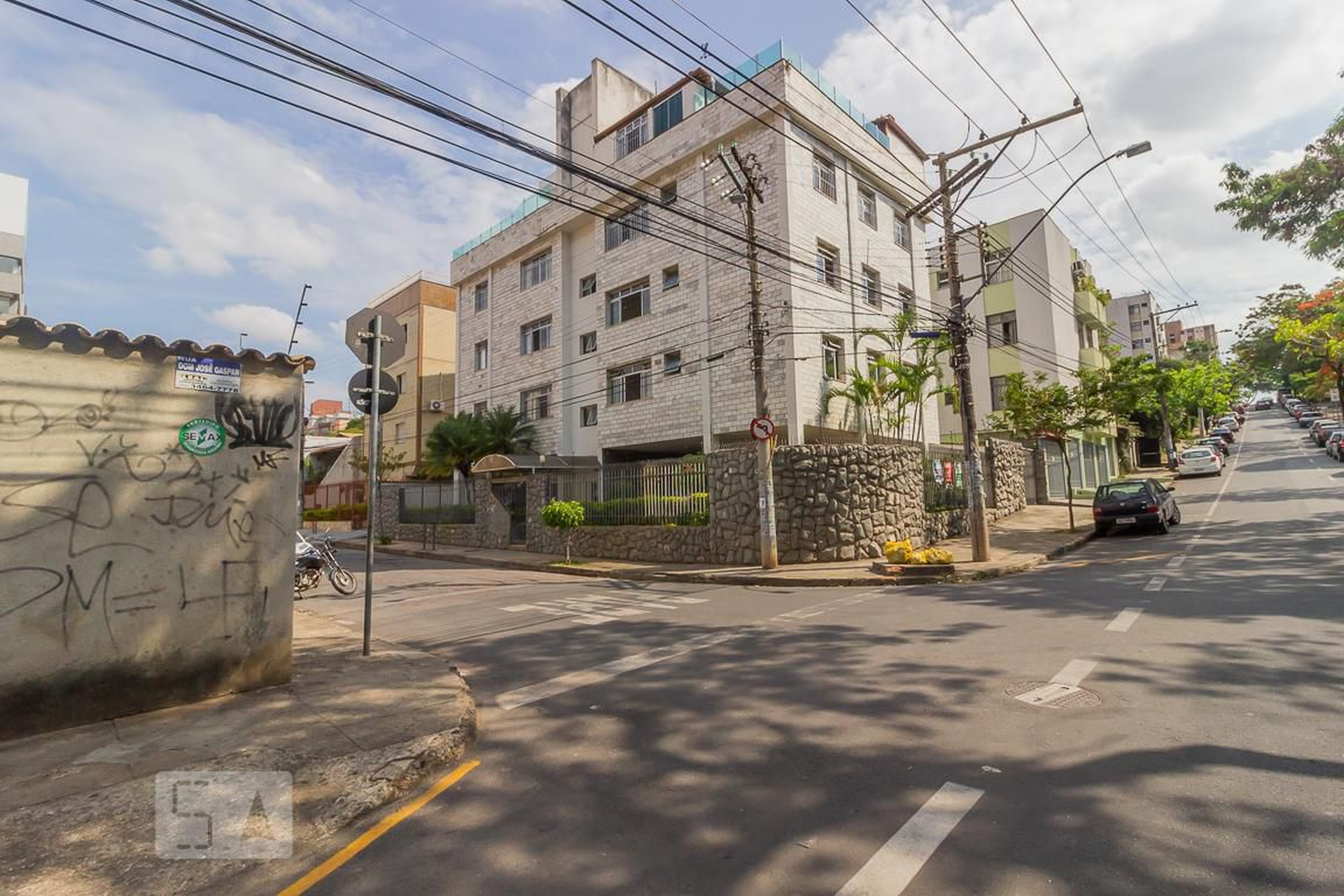 Fachada Condomínio em Rua Padre João Crisóstomo, 411