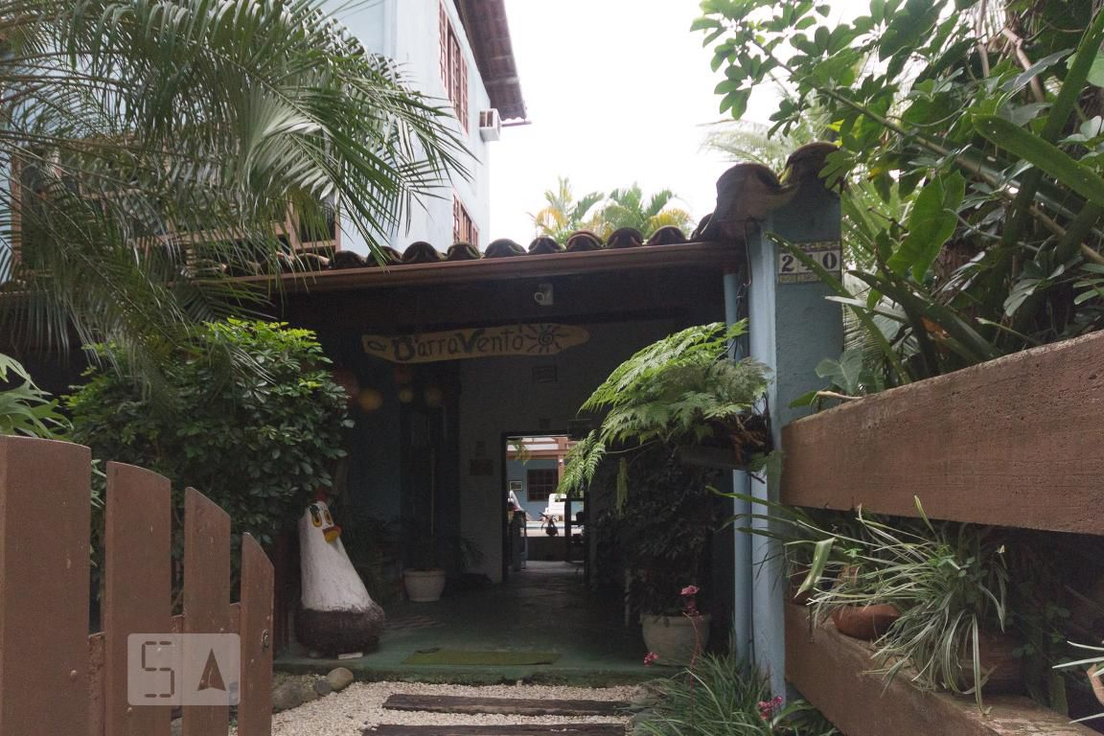 Fachada Condomínio em Estrada da Barra da Tijuca, 240