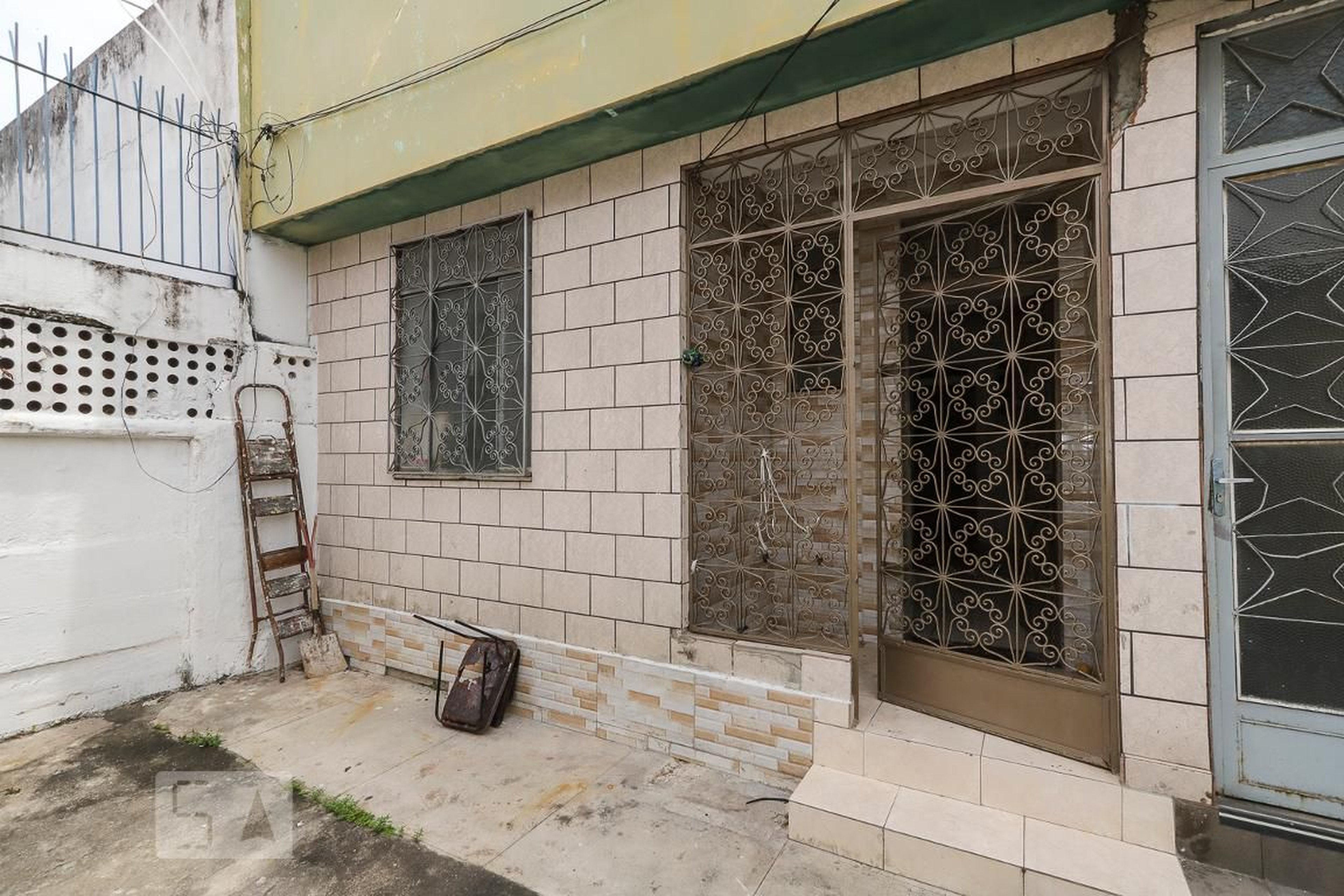 Fachada Condomínio em Rua Honório, 37