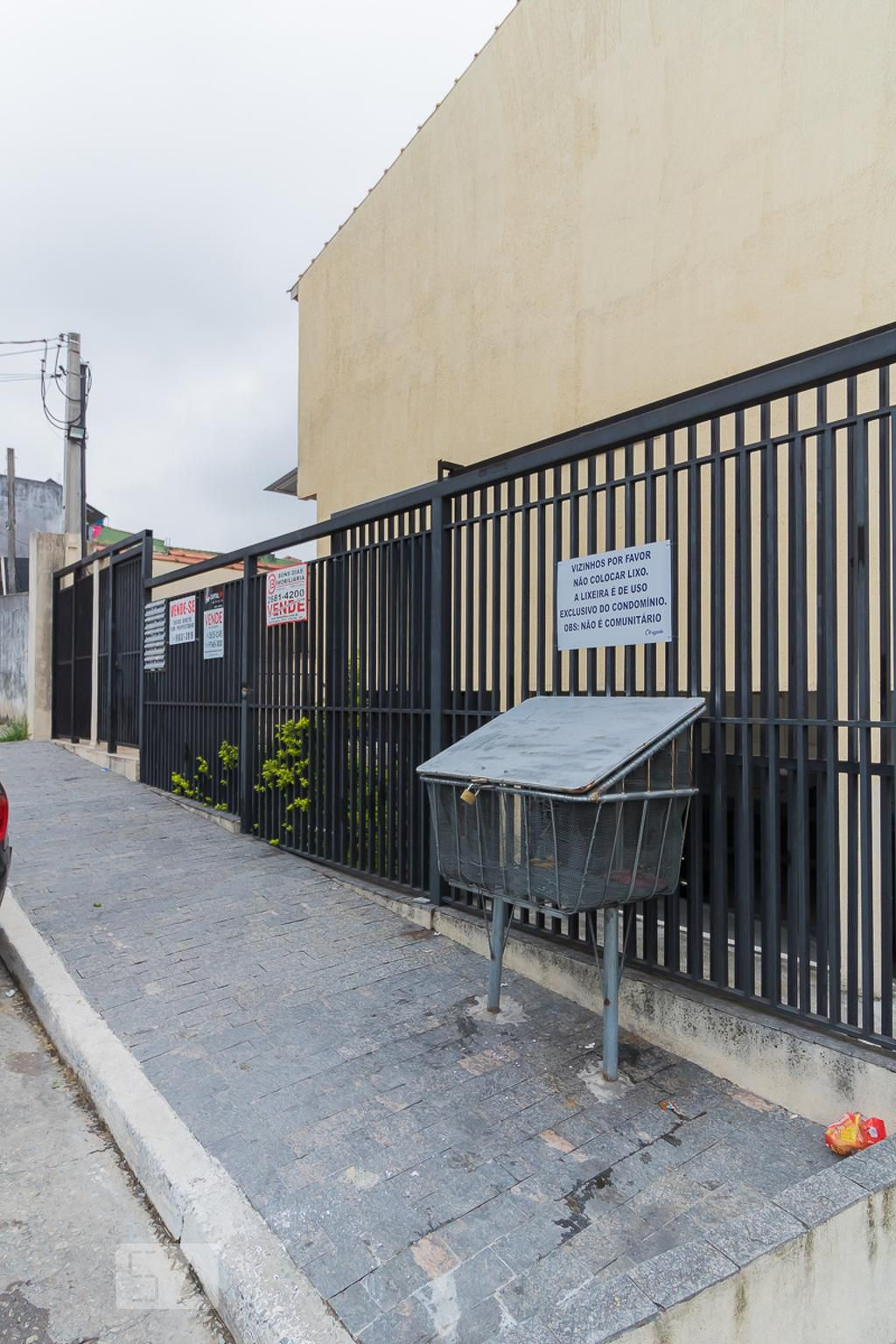 Fachada Condomínio em Rua Jardim das Margaridas, 358