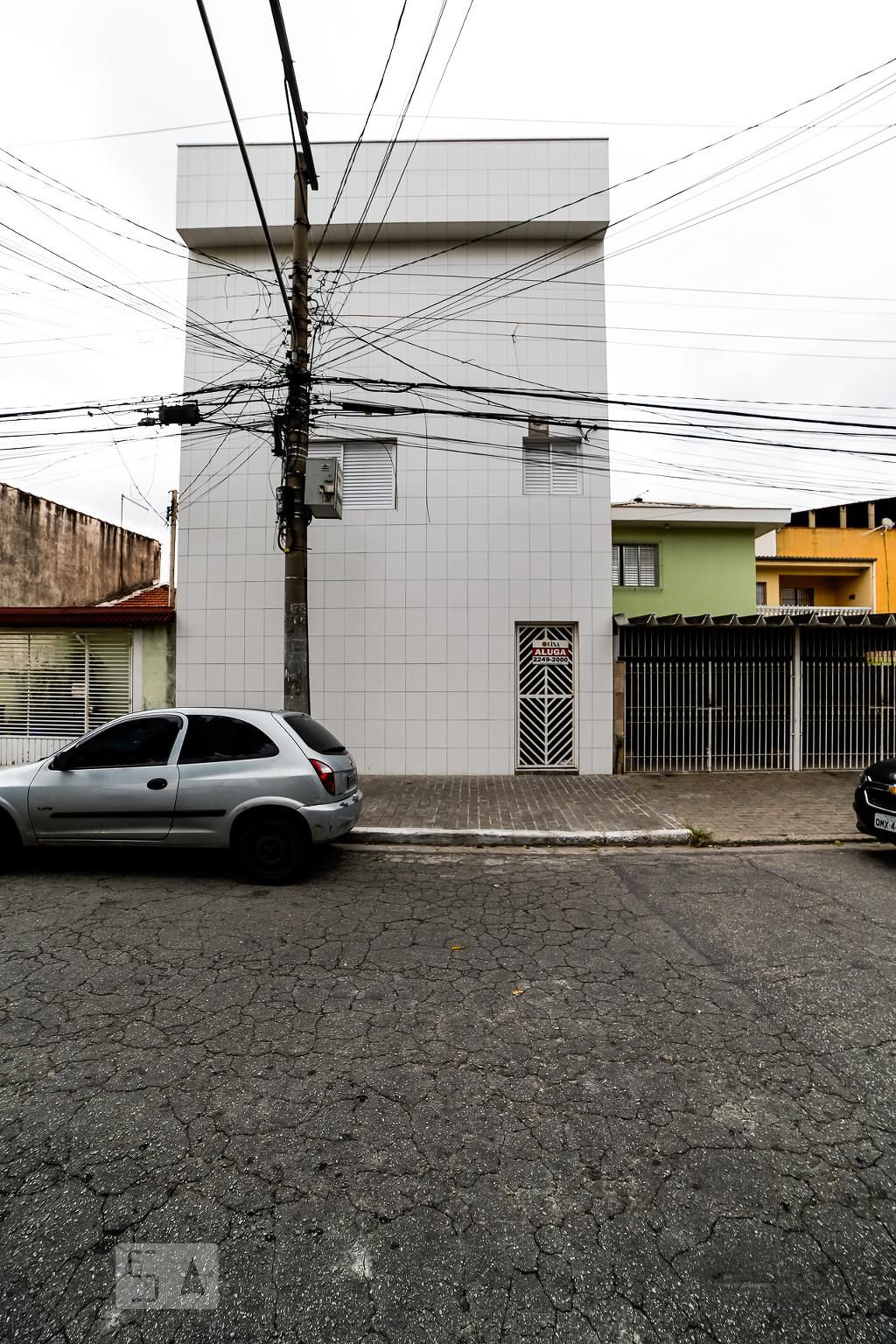 Fachada Condomínio em Rua Capitão Alcook, 353