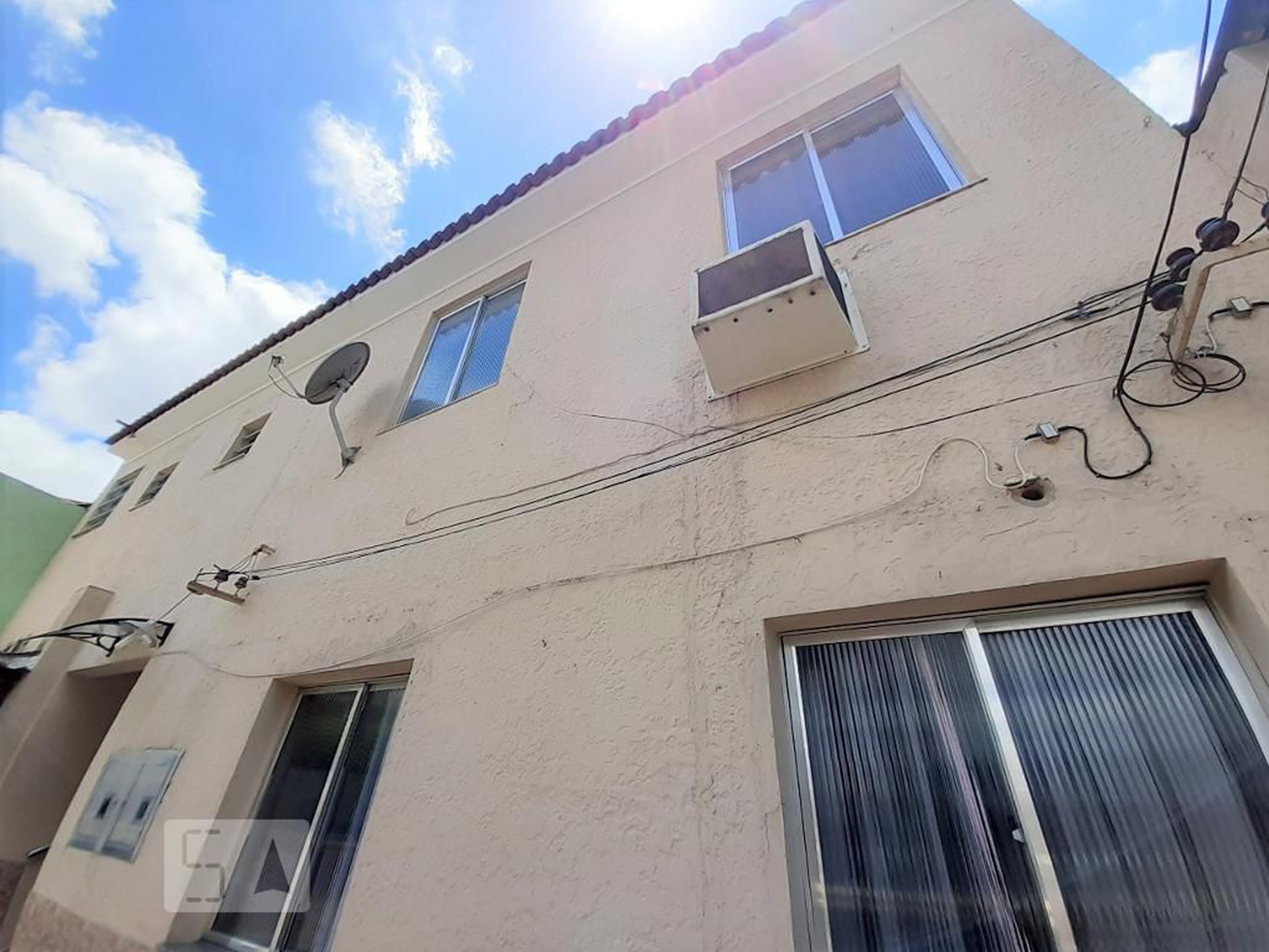 Fachada Condomínio em Rua Mendes de Aguiar, 90