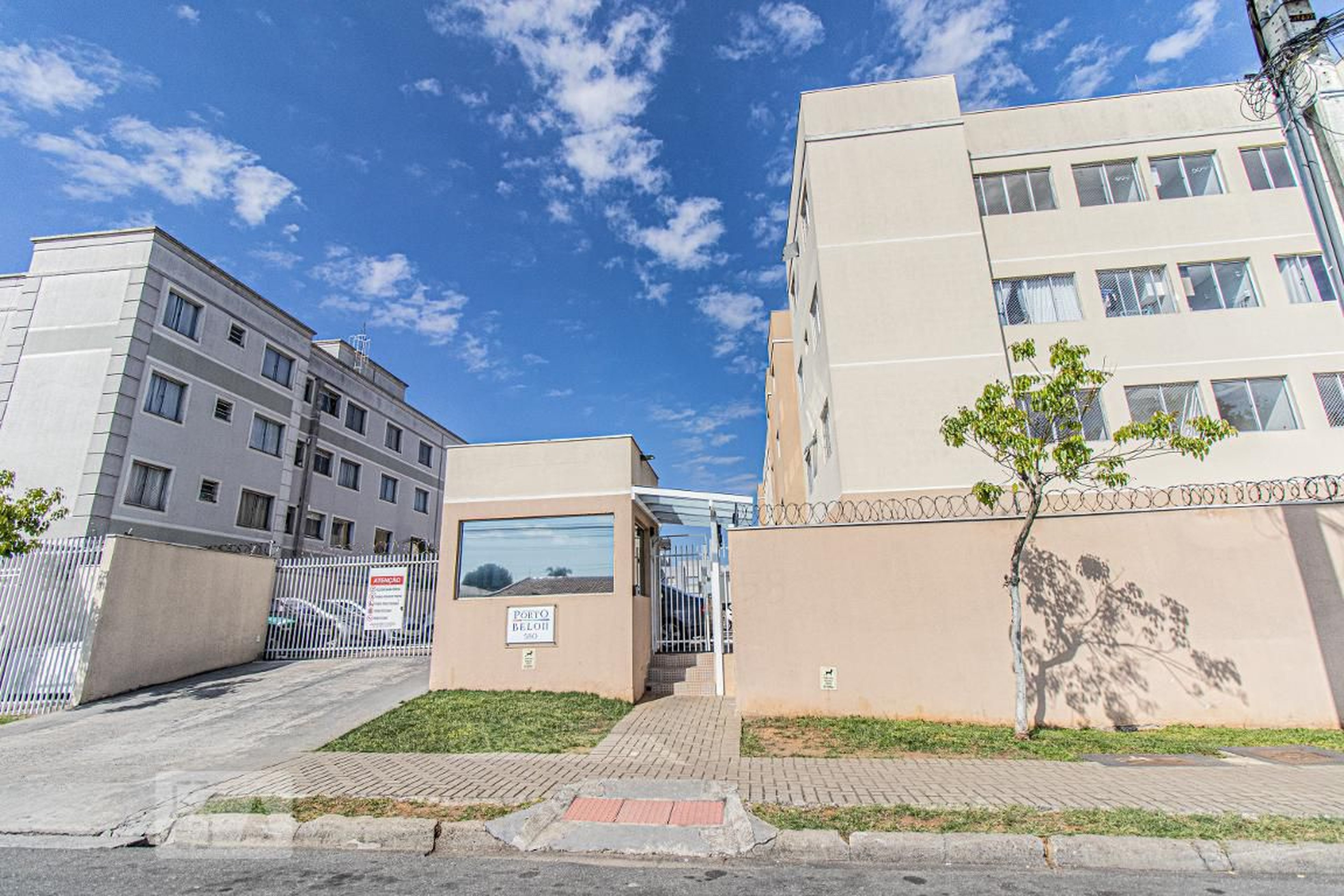 Fachada do Condomínio Condomínio Porto Bello 2