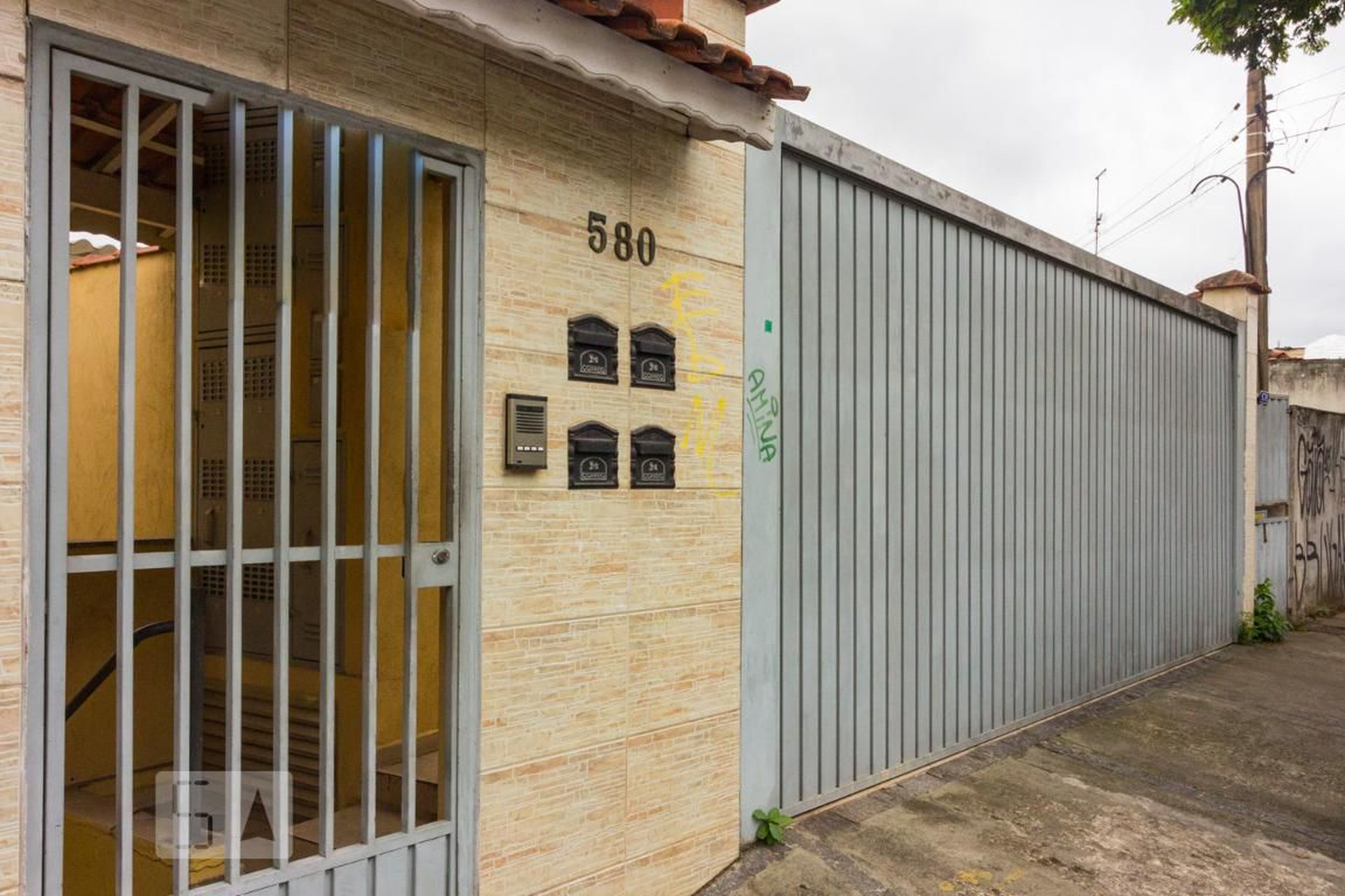 Fachada Condomínio em Rua Mariquinha Viana, 580