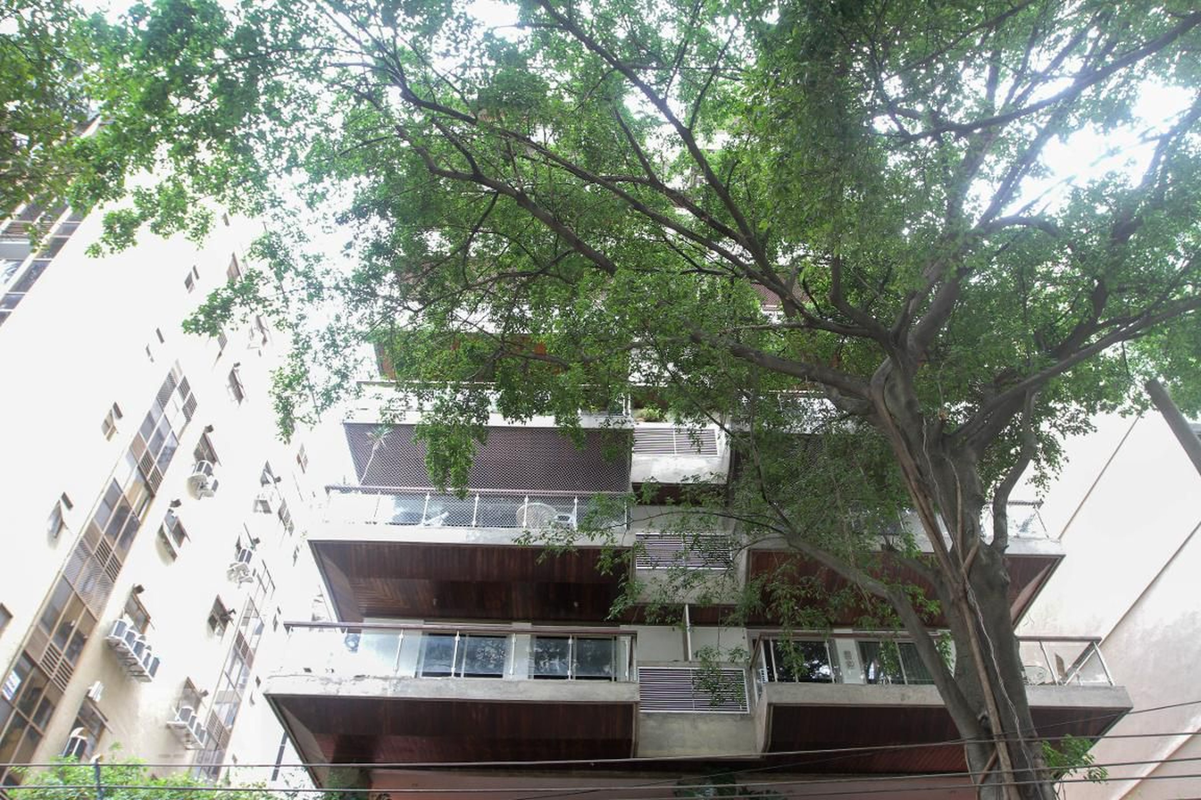 Fachada do Prédio Condomínio em Rua Fonte da Saudade, 126