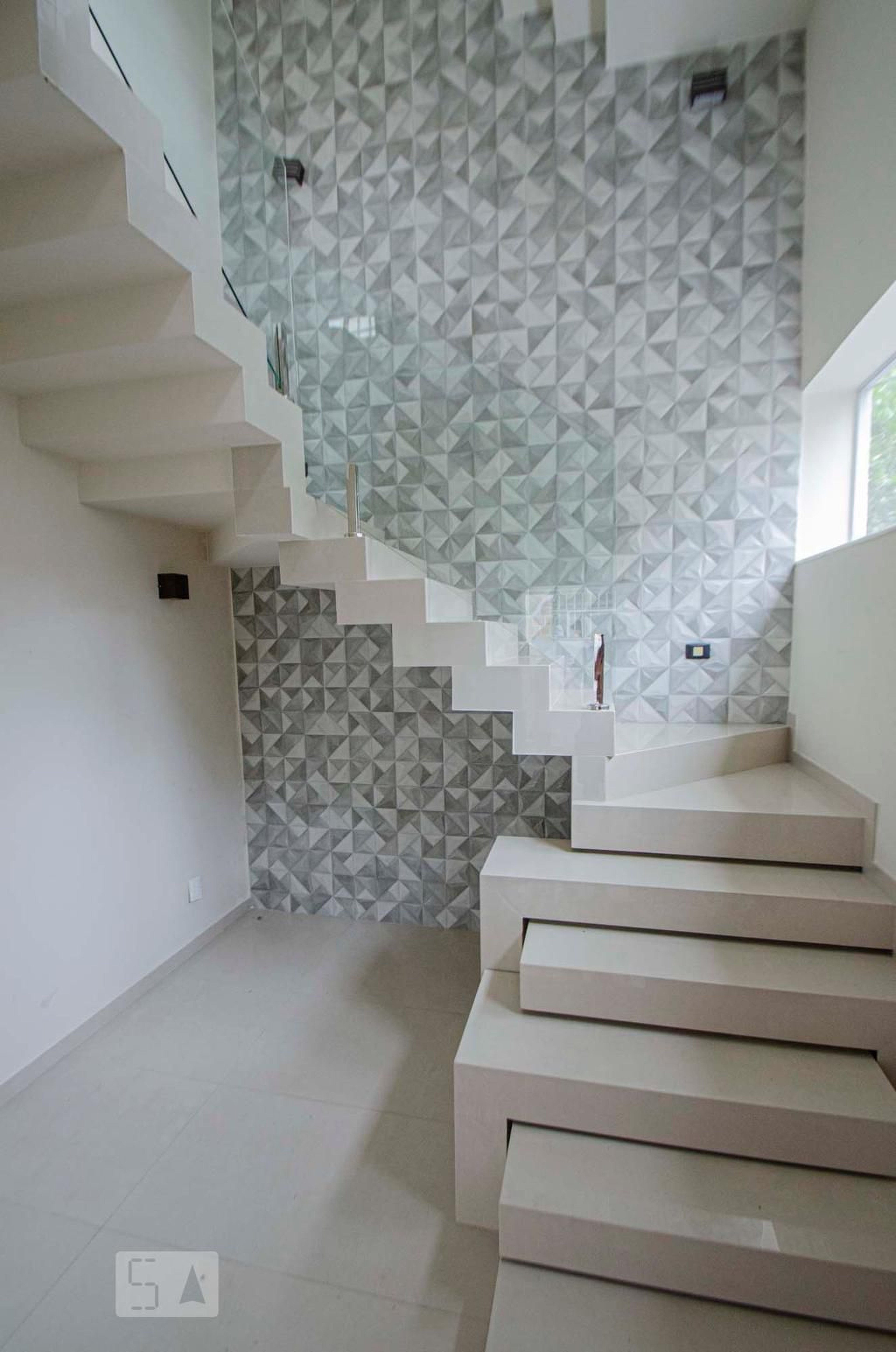 Hall de Entrada Condomínio em Avenida Paulo de Frontin, 681