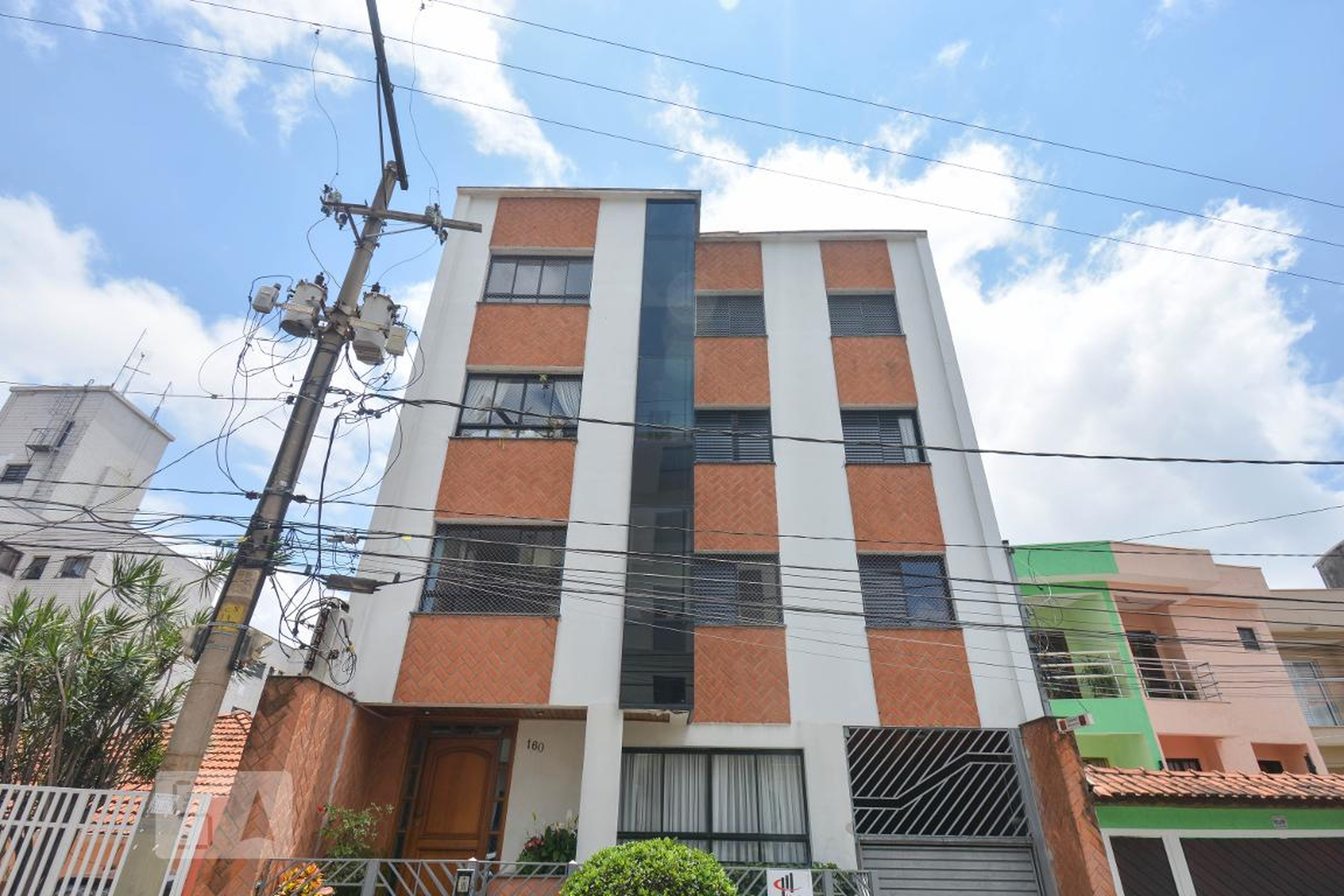 Fachada Condomínio em Rua Tupi, 160
