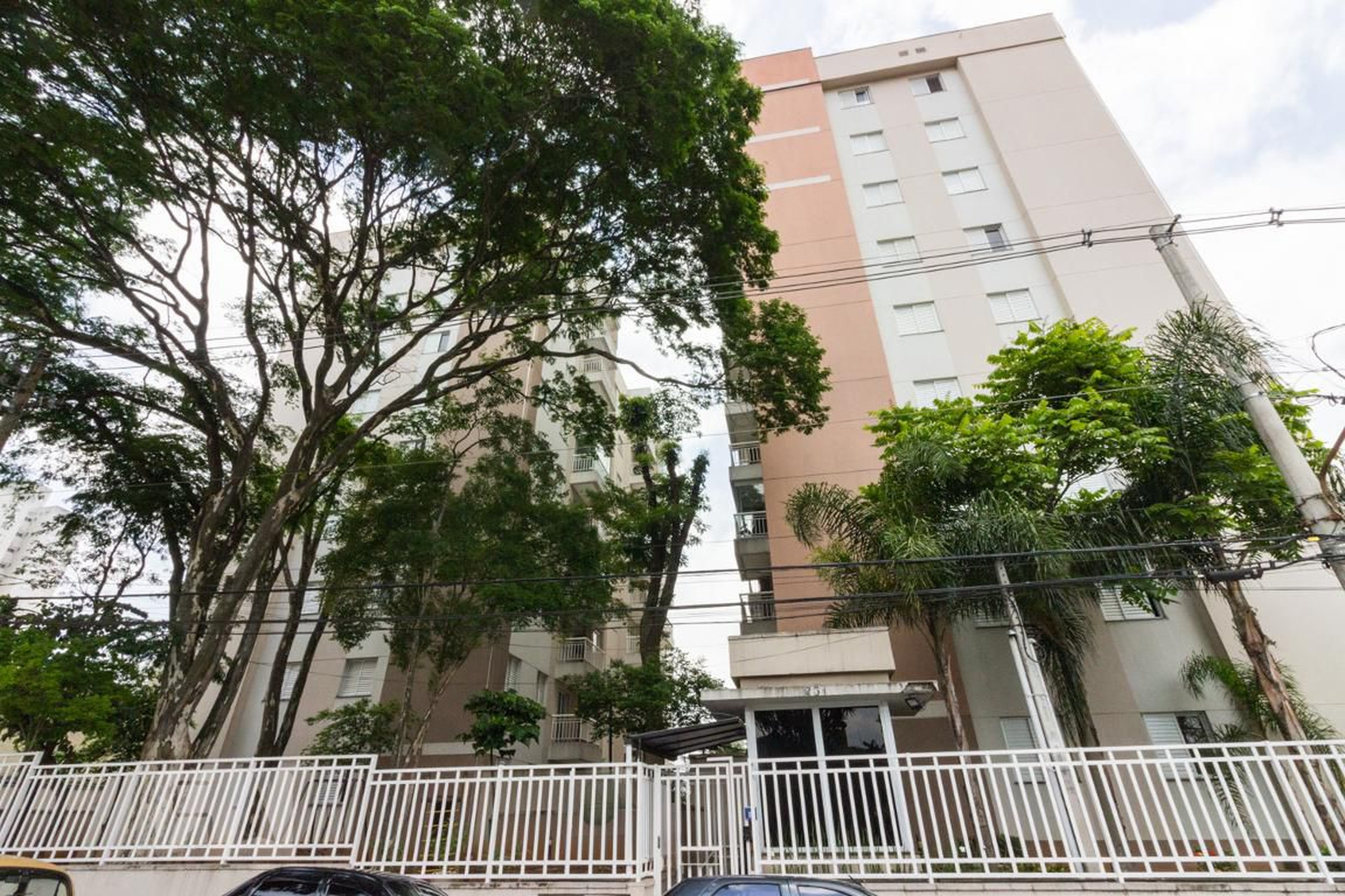 Fachada Condomínio em Rua Domingos José Sapienza, 261