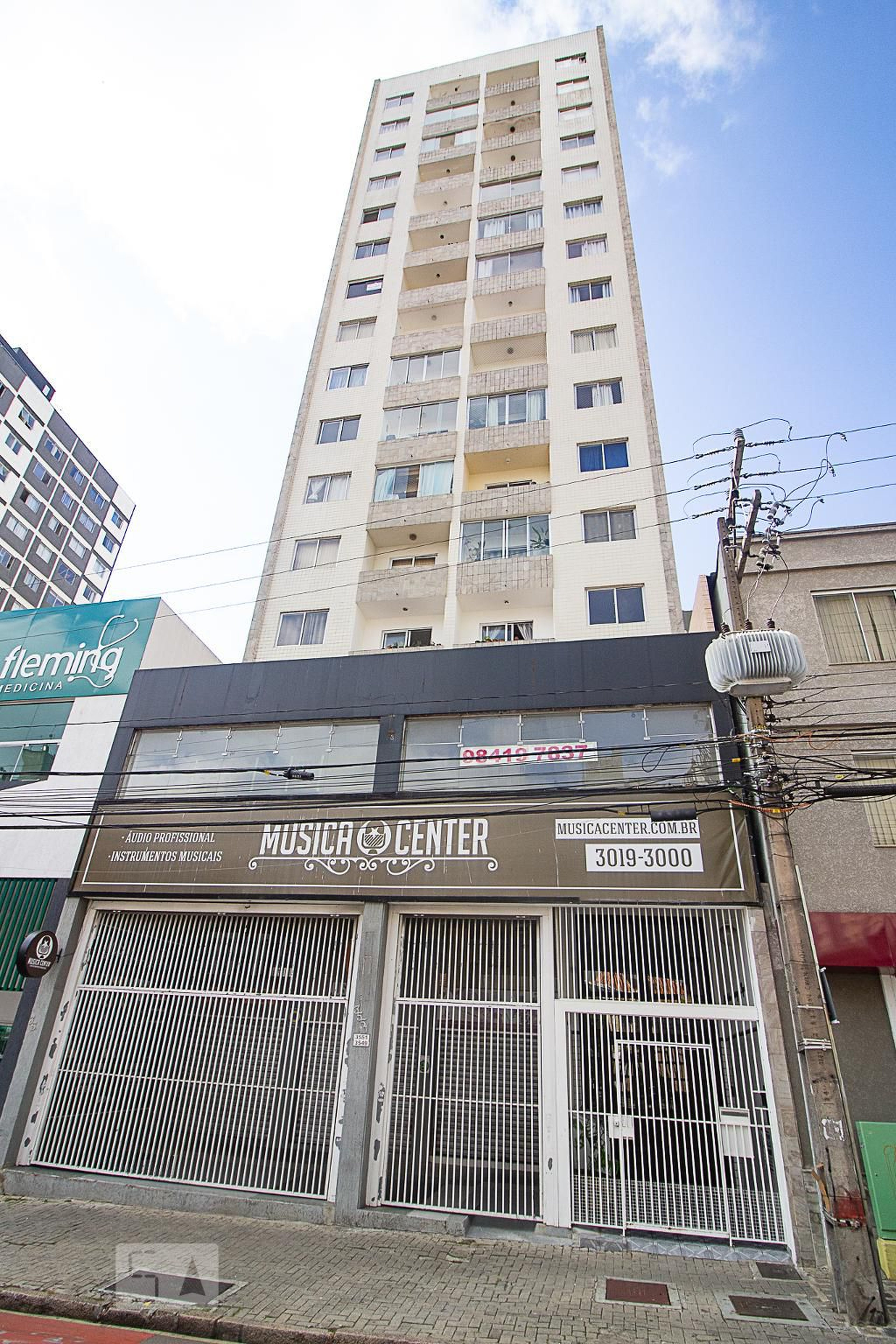 Fachada do Condomínio Edifício Celestino Mendingo de Liqueira