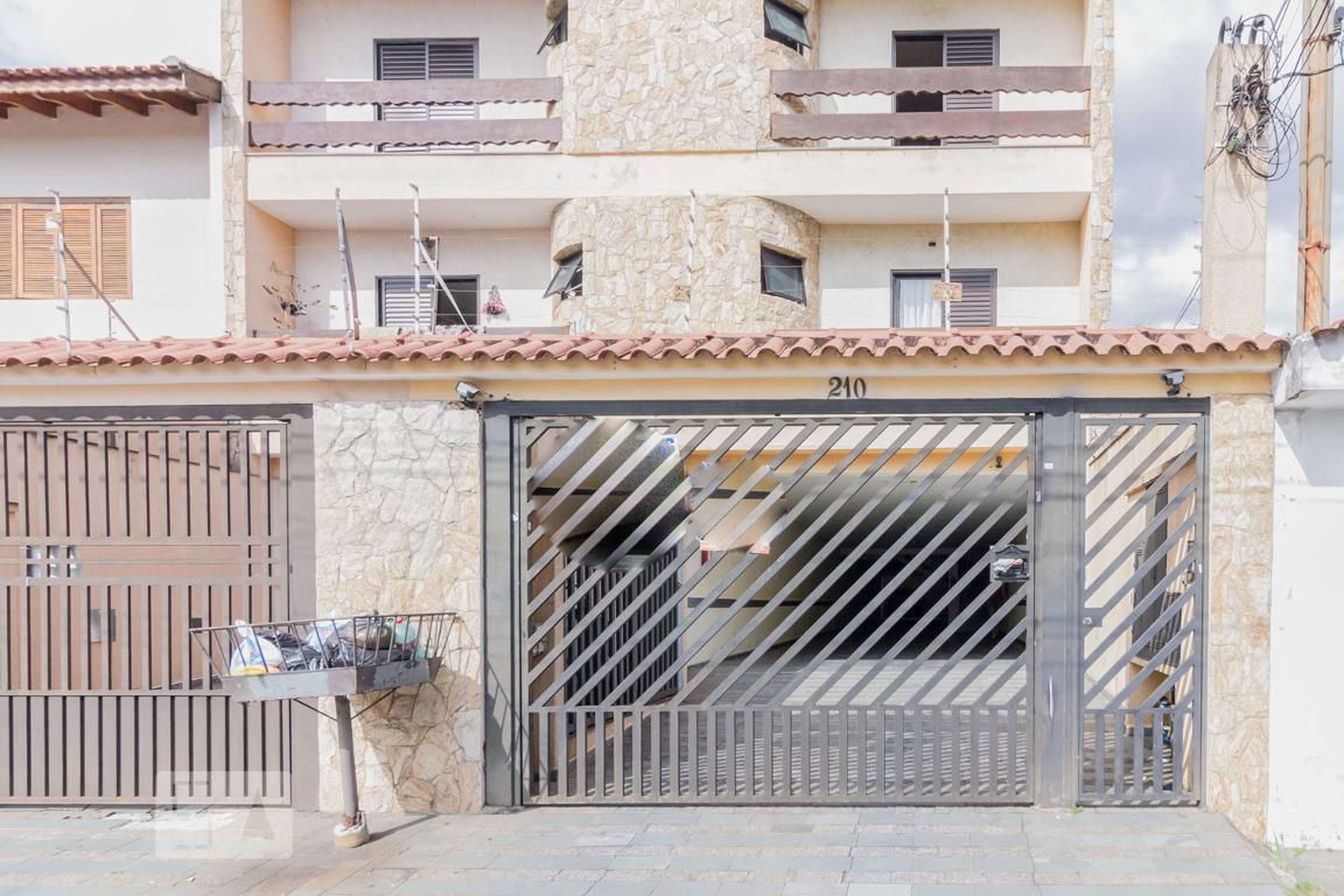 Fachada Condomínio em Rua Onze de Agosto, 210