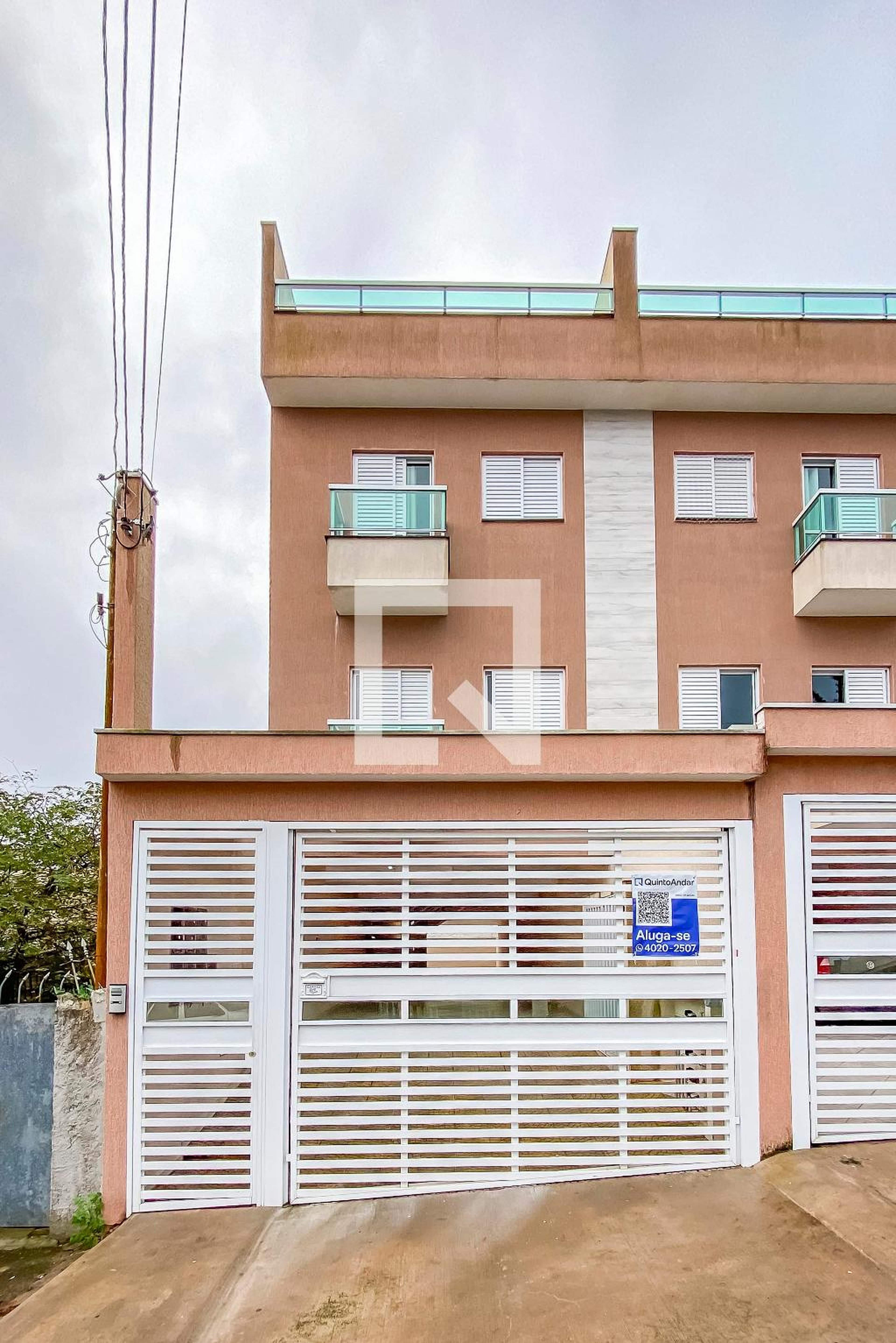 Fachada Condomínio em Rua Francisco Ferreira, 44