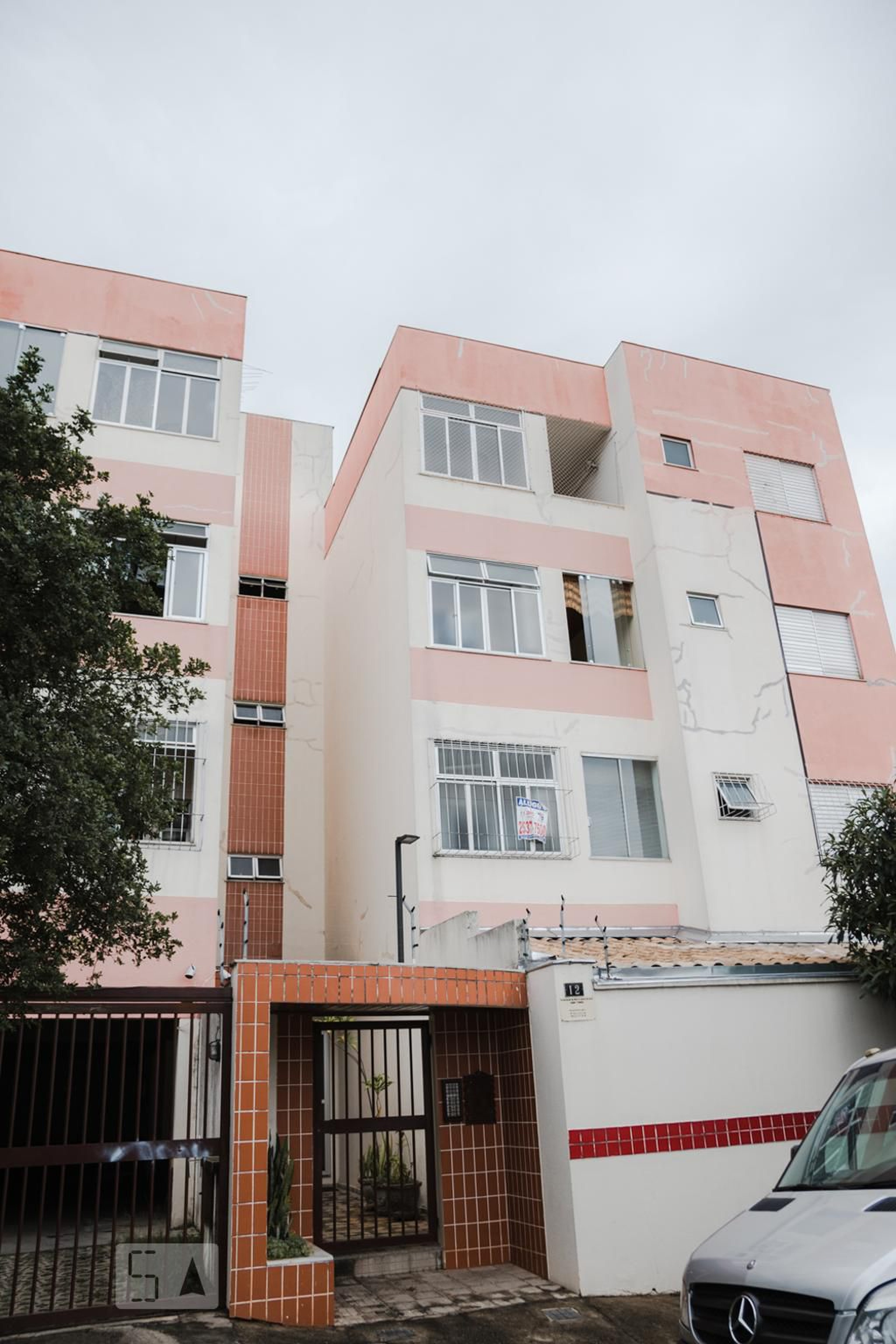 Fachada do Condomínio Edifício Nilda Colombaroli