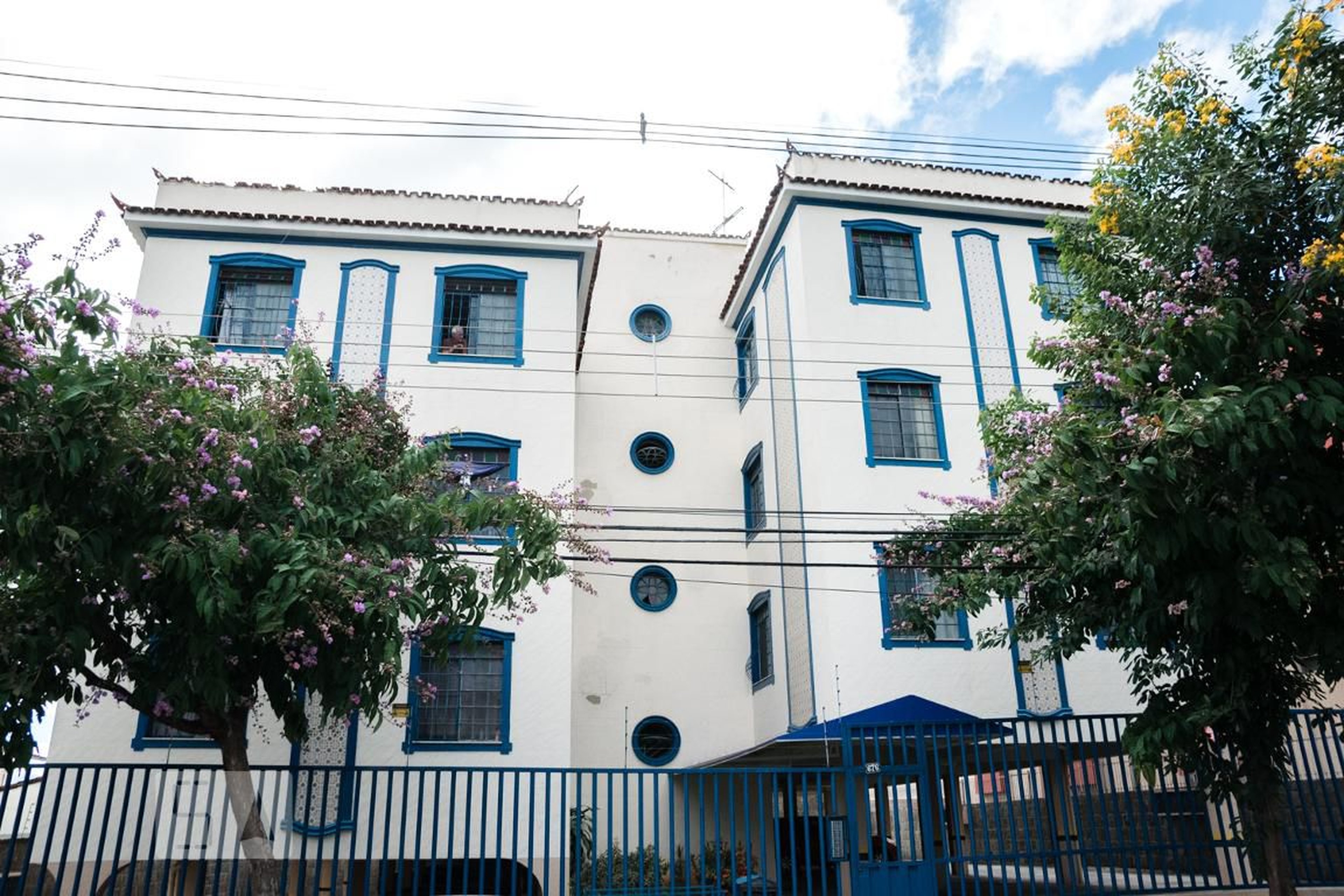 Fachada do Condomínio Edifício Saquarema