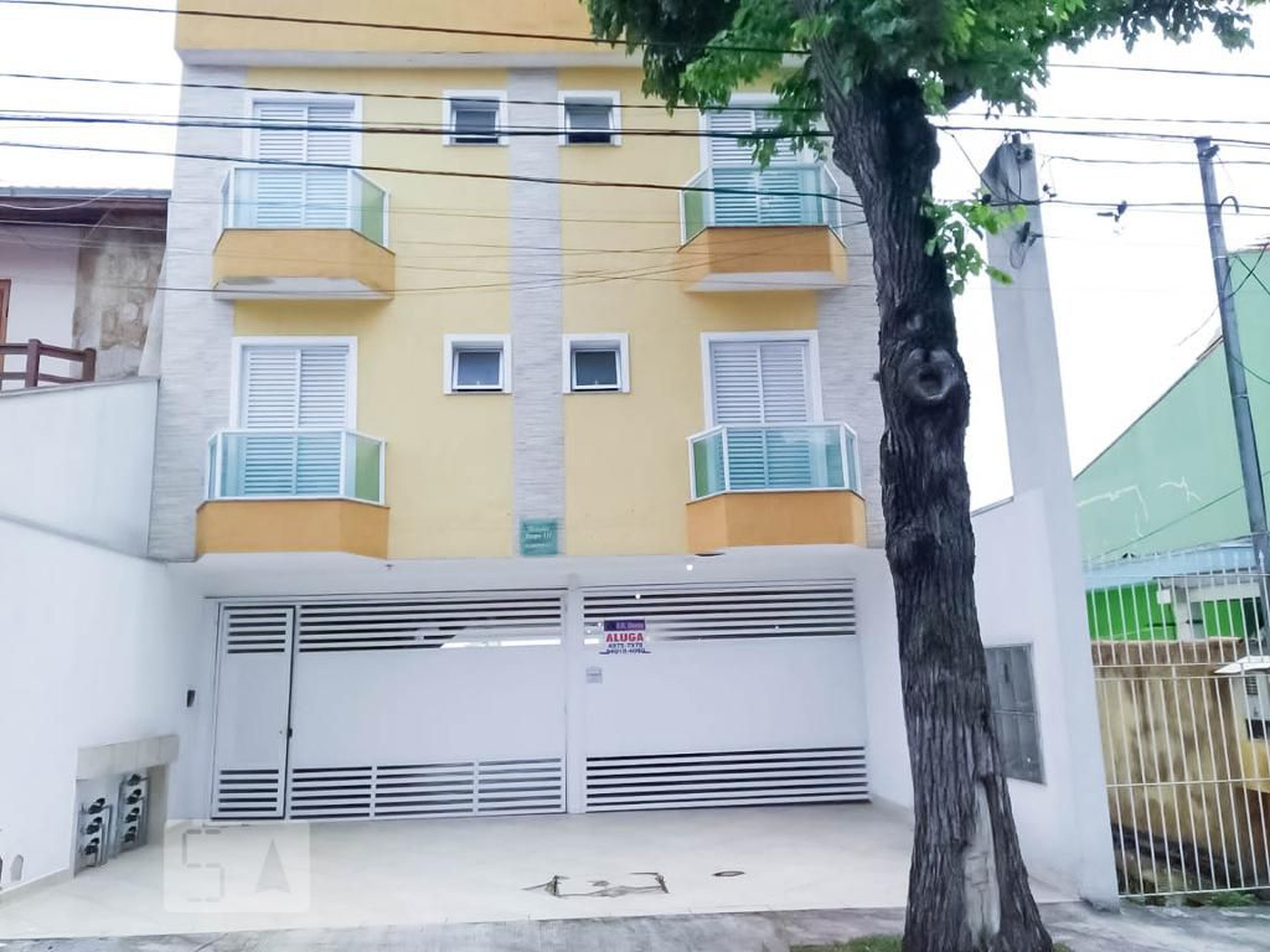 Fachada do Condomínio Condomínio em R. Castelo Novo, 70