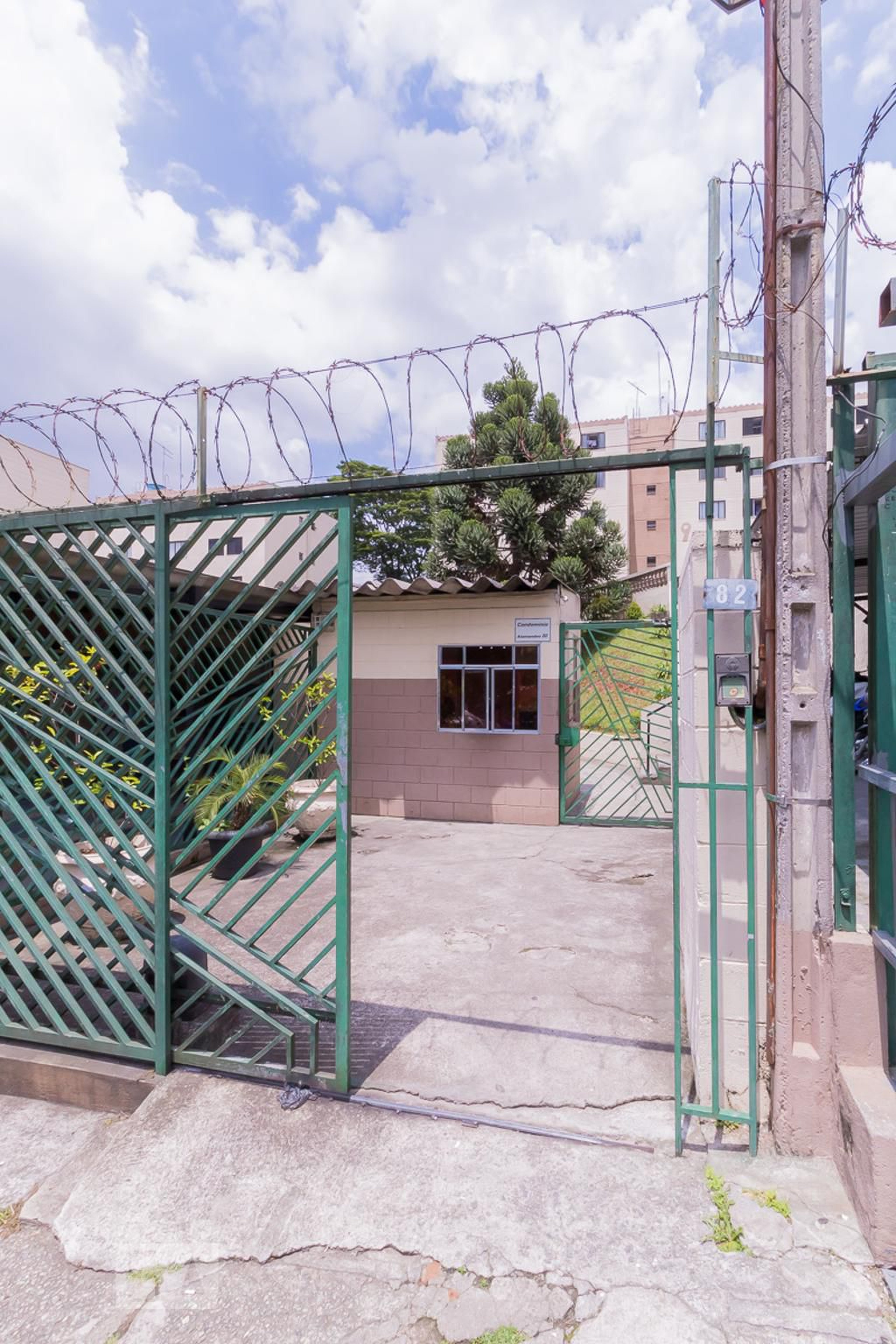 Fachada Condomínio em Rua Mário Capuano, 190