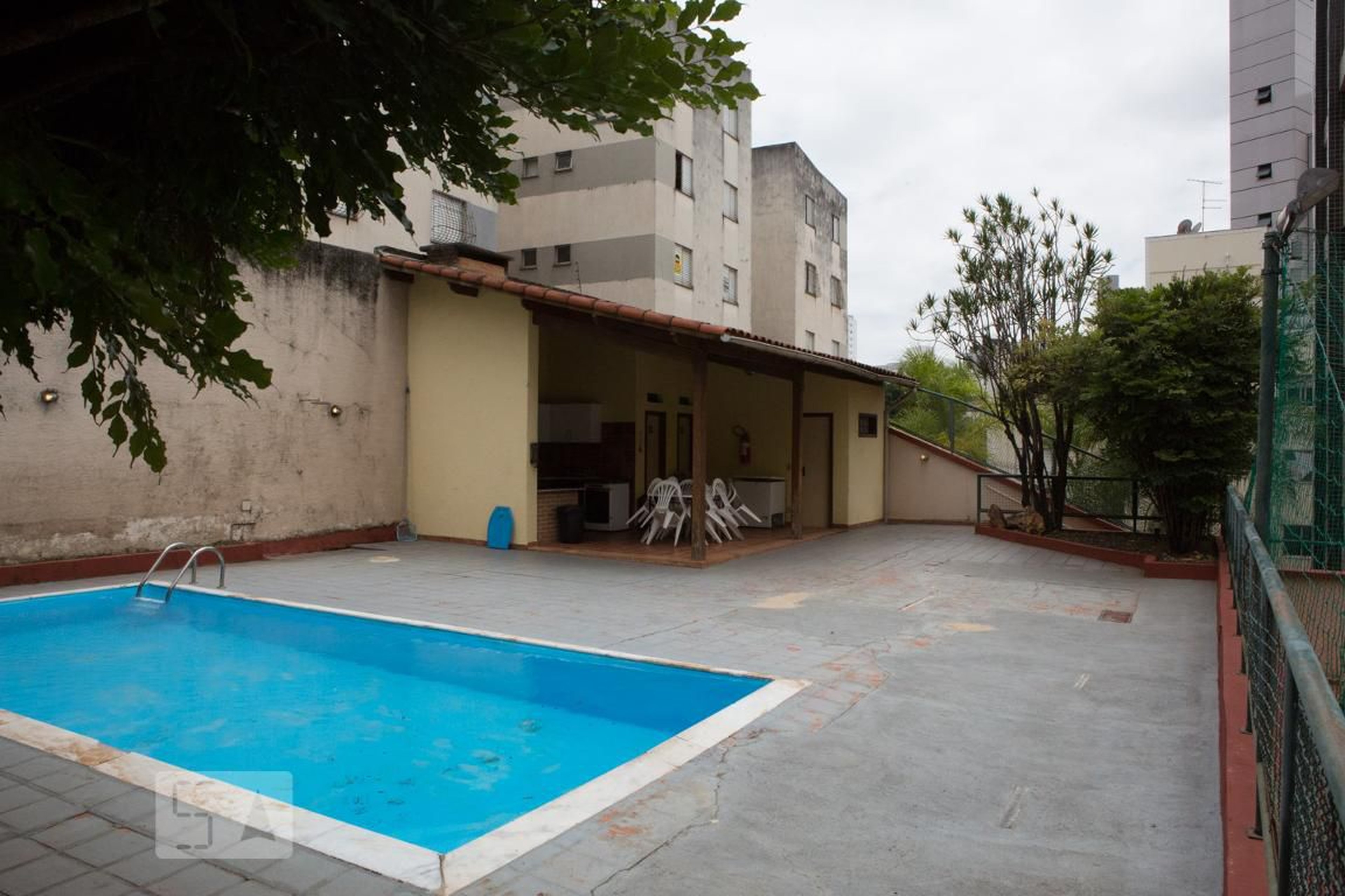 Piscina - Edifício Lago Azul