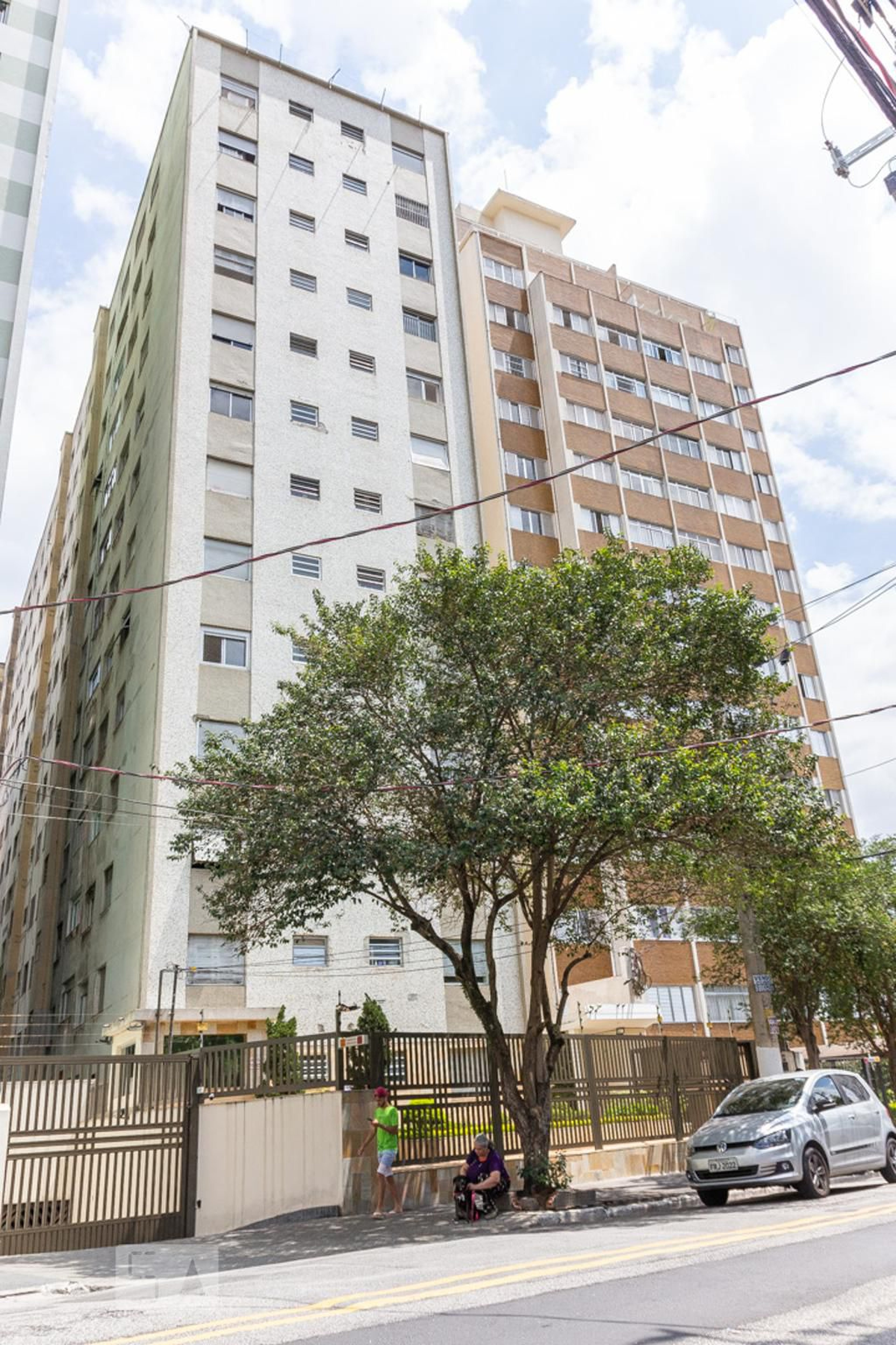 Fachada Condomínio em Rua Pires da Mota, 760