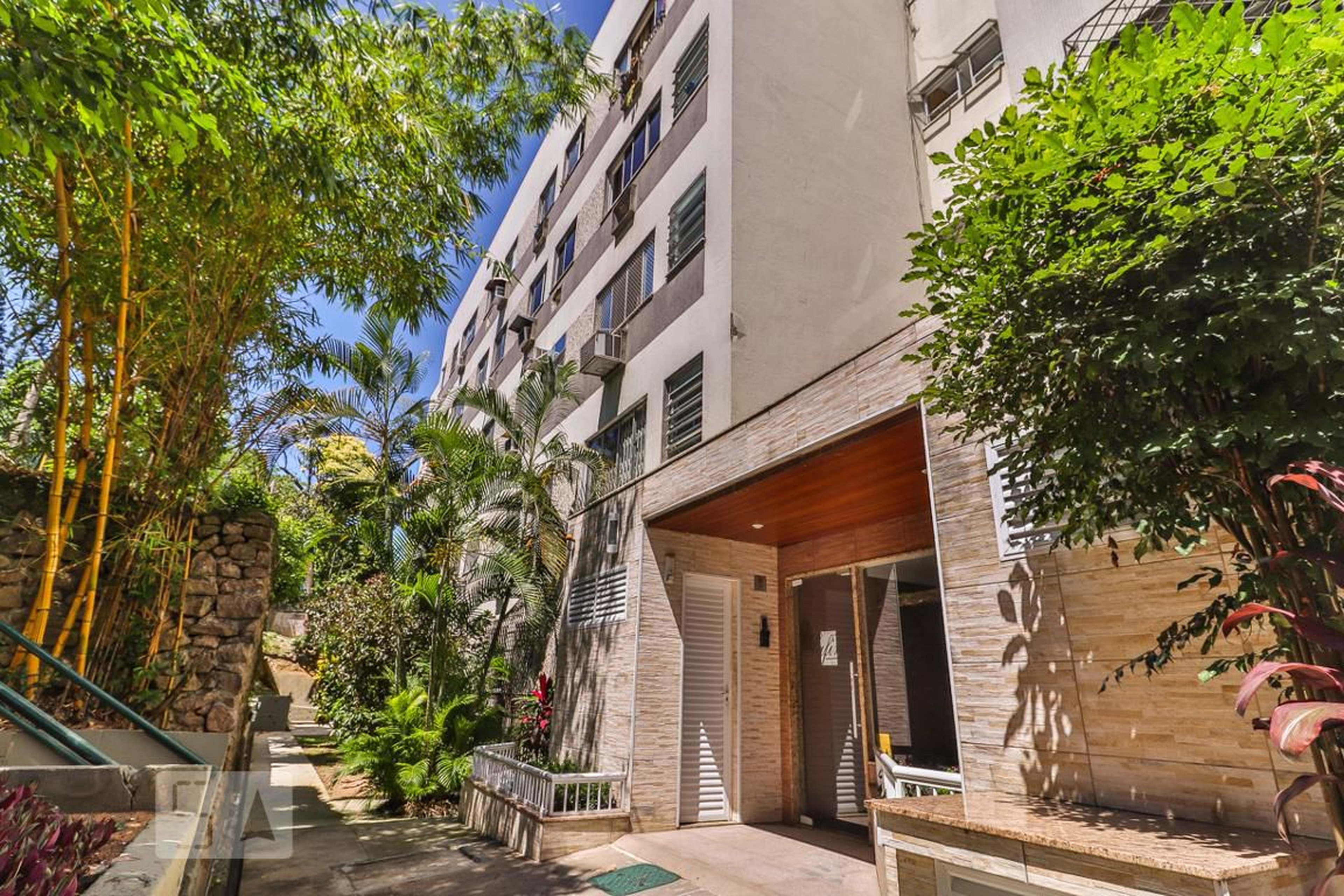 Fachada Condomínio em Estrada do Gabinal, 3