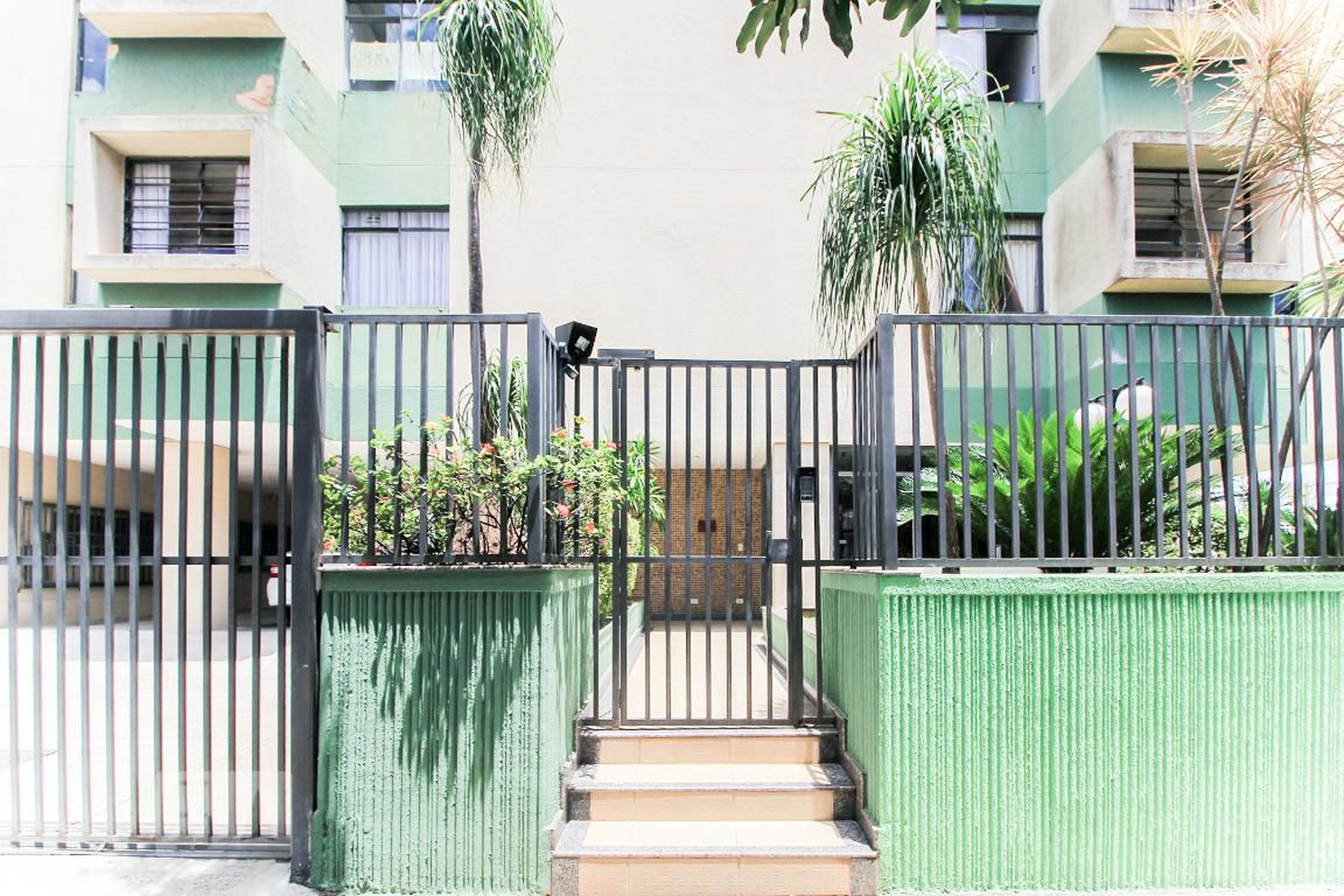 Fachada do Condomínio Edifício Caravelas