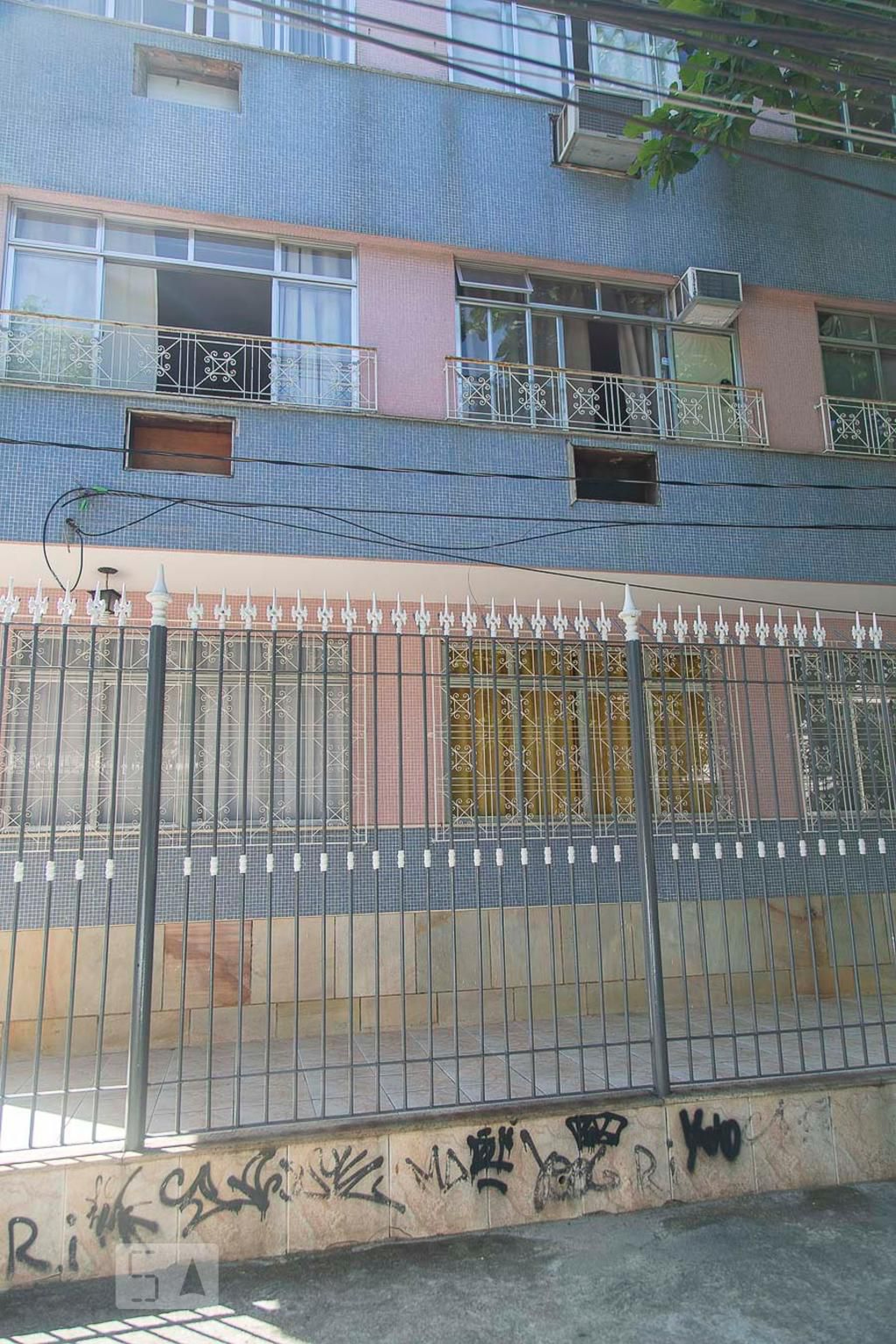 fachada Condomínio em Rua Haroldo Lôbo, 241