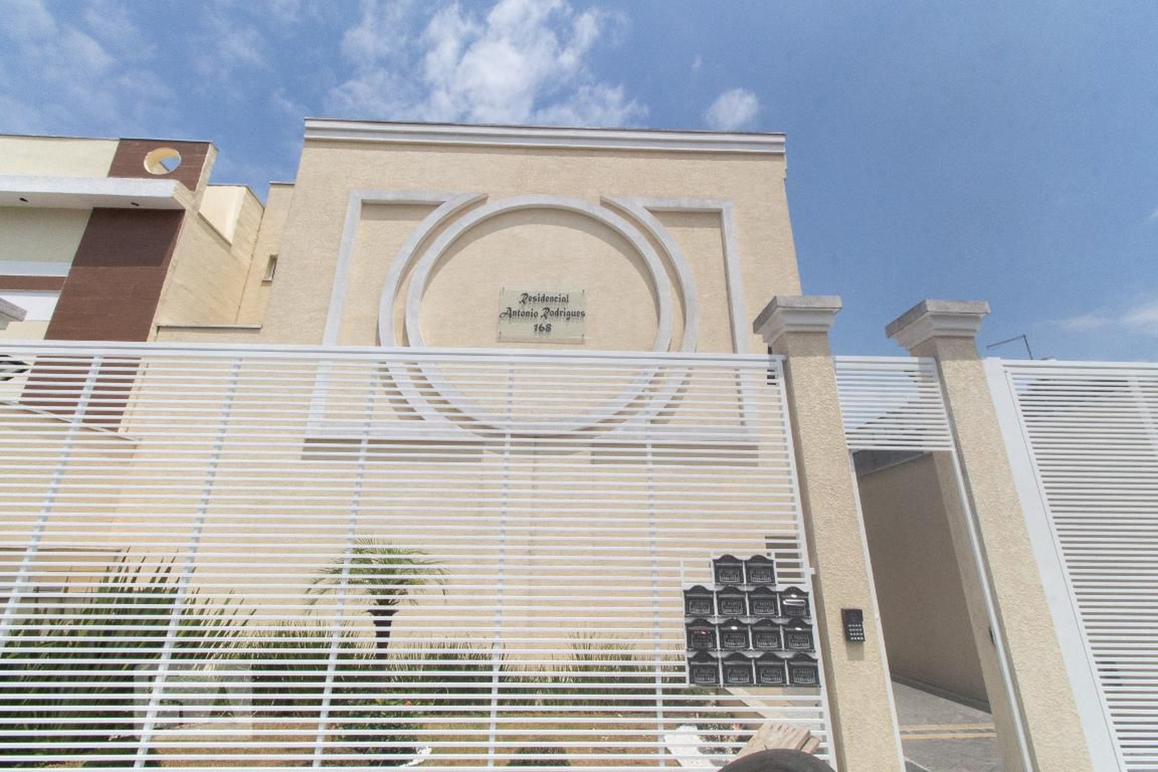 Fachada Condomínio em Rua Cinco de Maio, 168