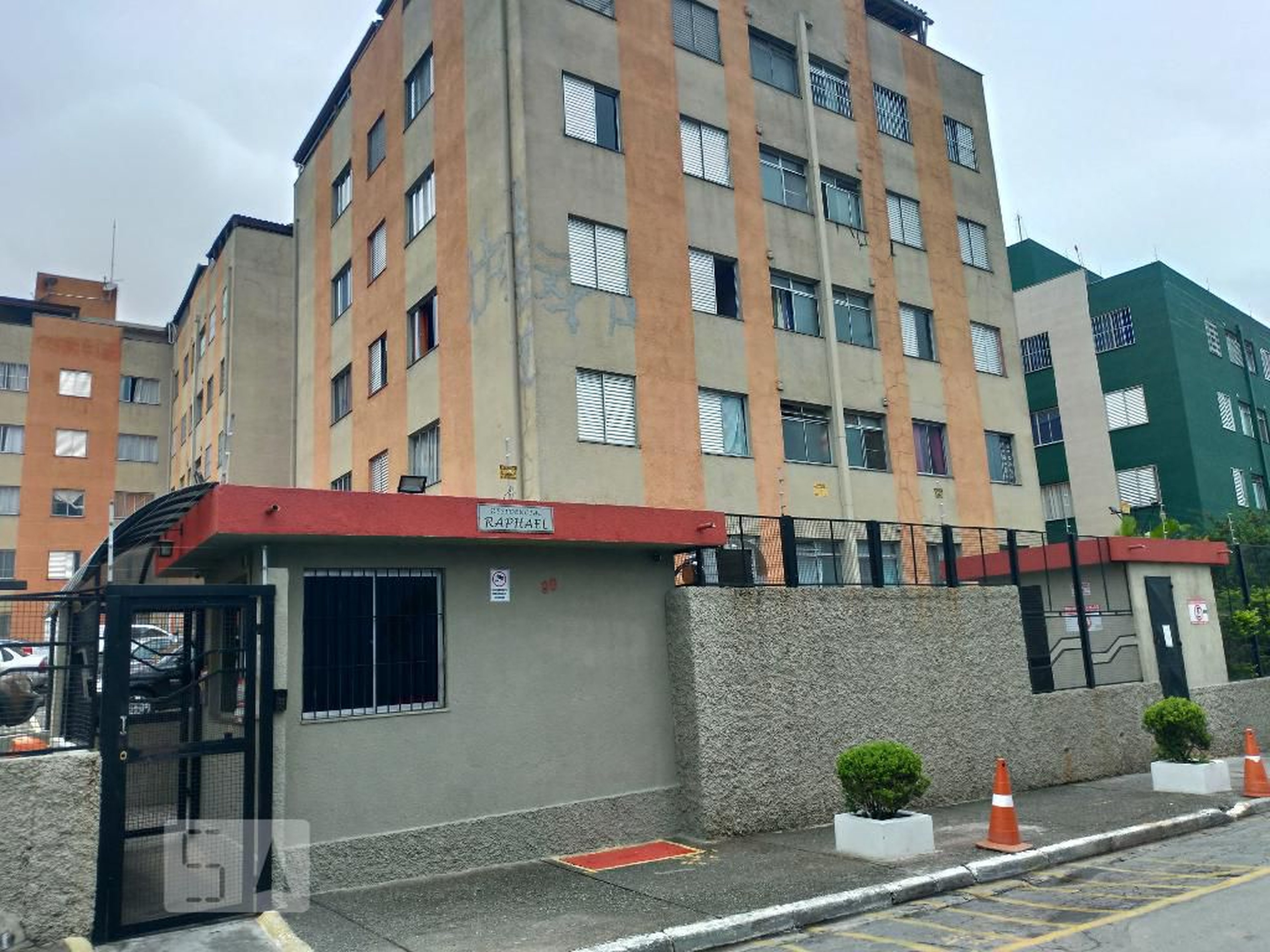 Fachada do Condomínio Condomínio em Rua Apaúra, 75