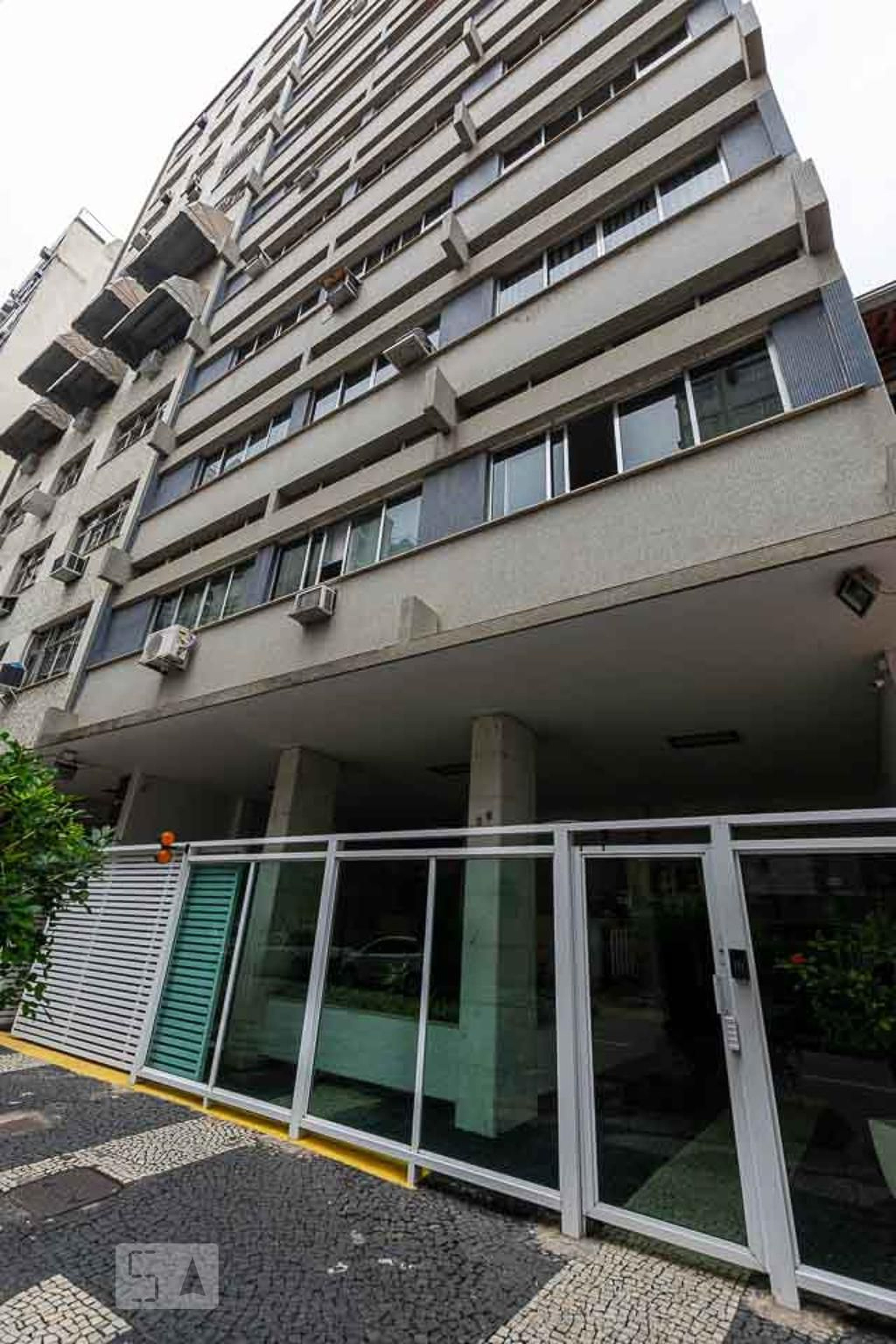 Fachada do Condomínio Edifício Rhodes