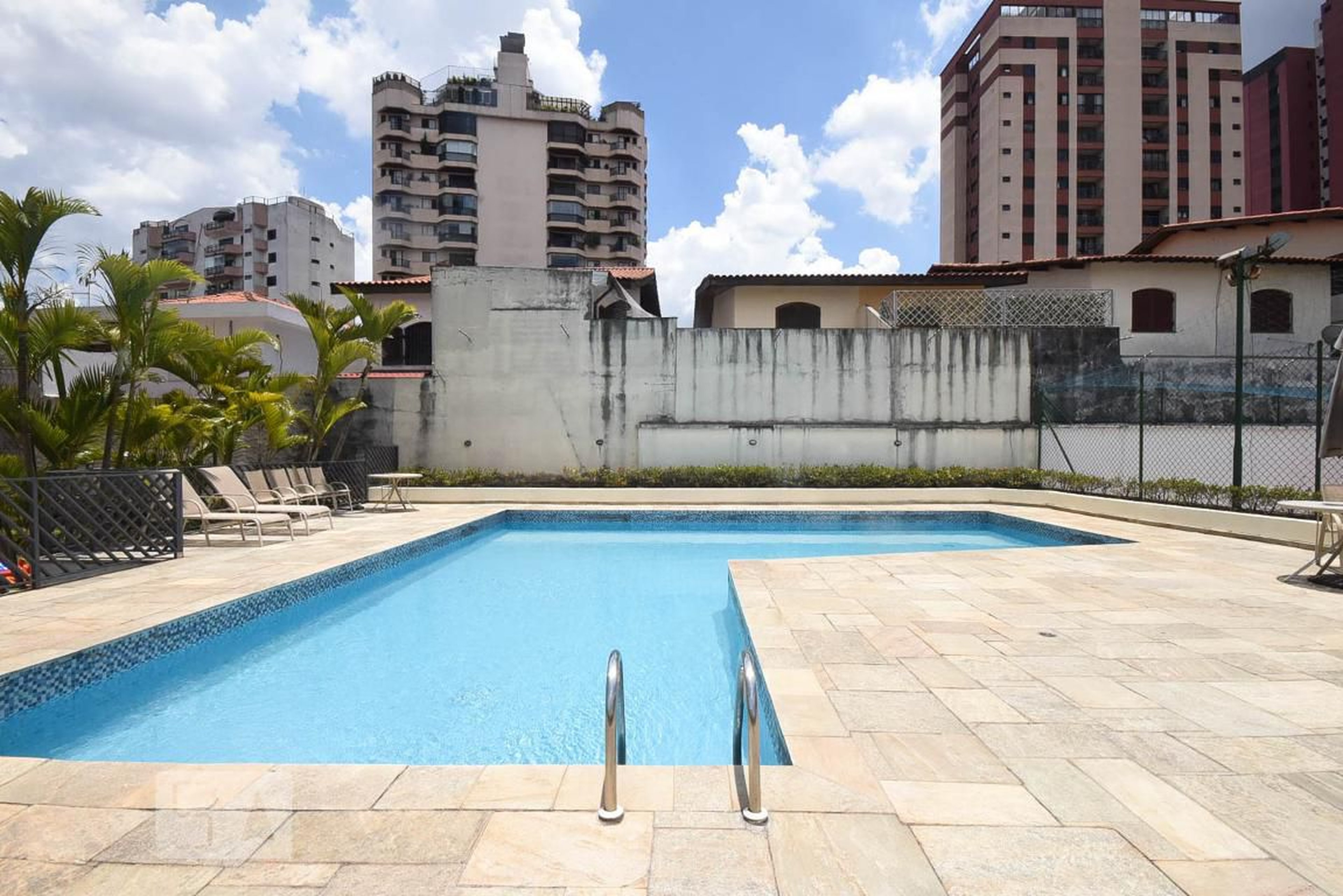 Piscina - Pinheiro Preto