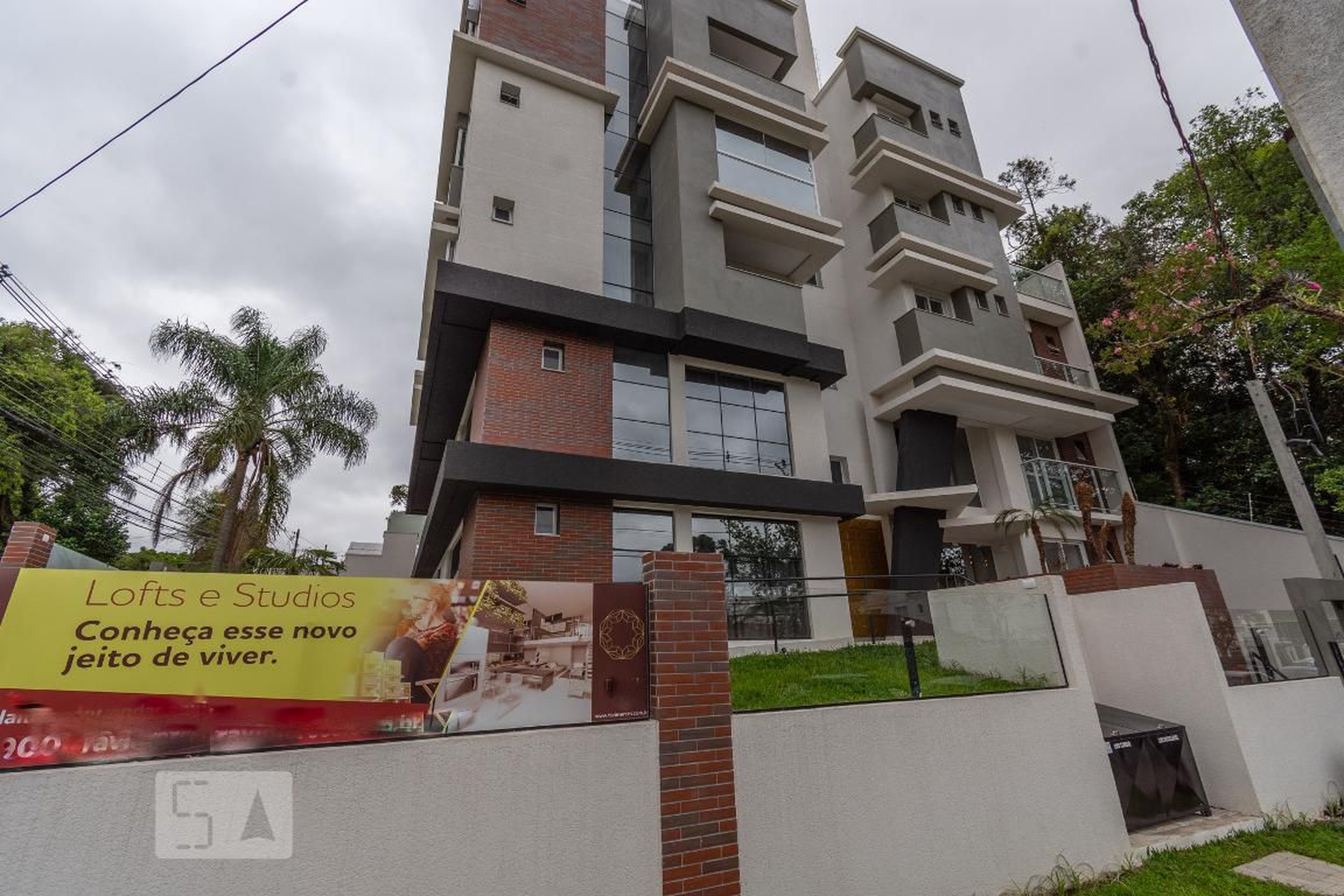 Fachada do Condomínio Condomínio Ravi Mercês