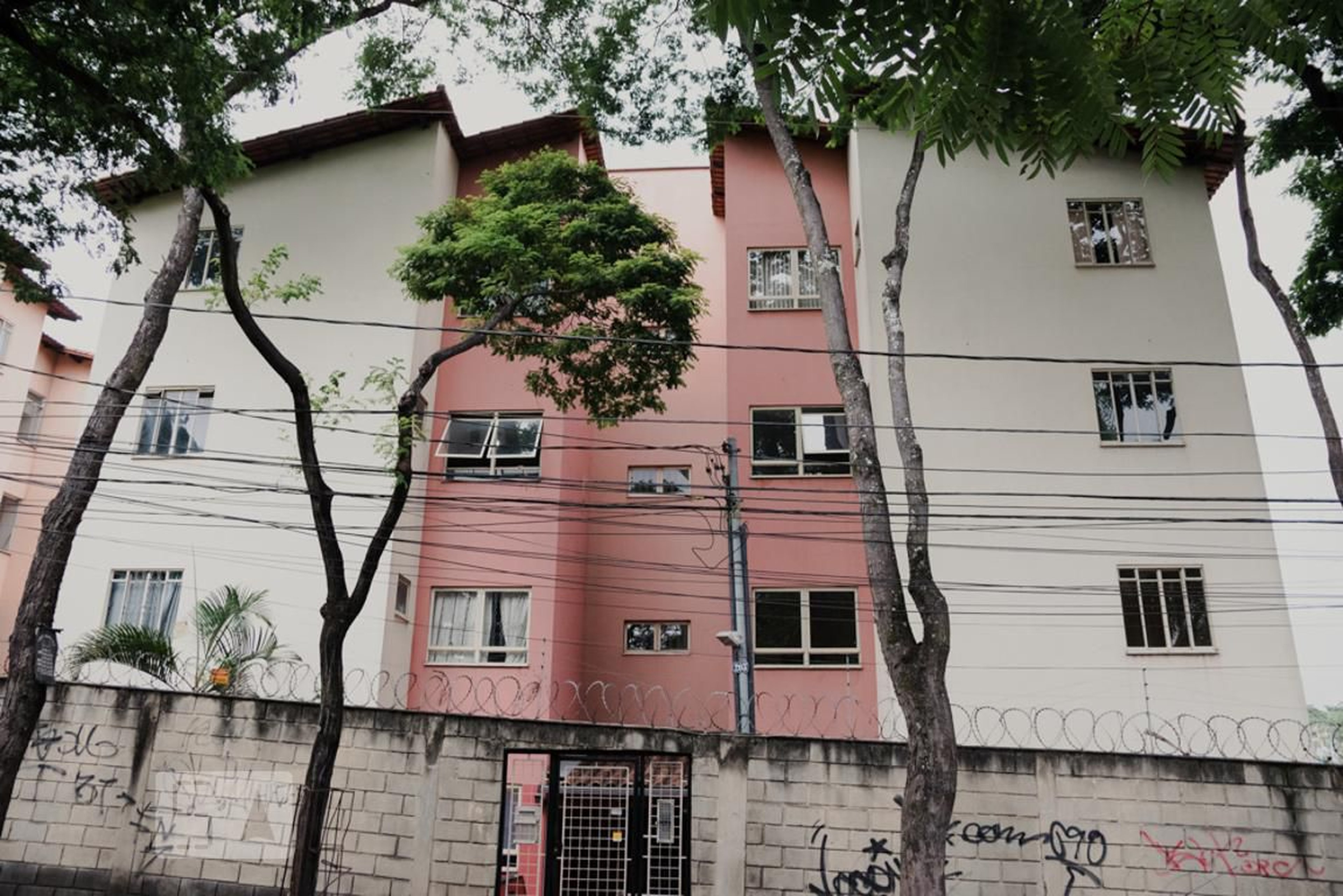 Fachada do Condomínio Edifício Girassol