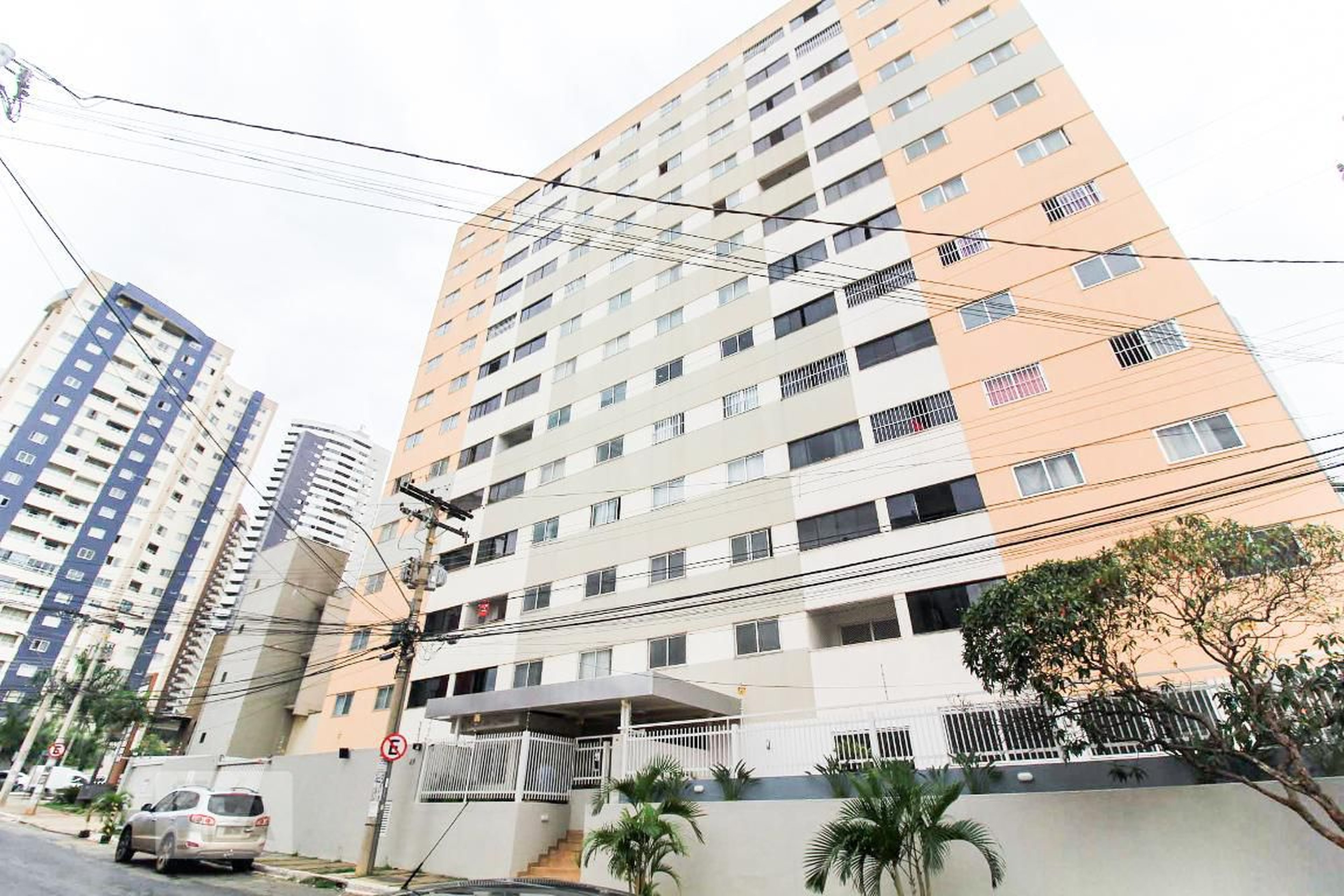 Fachada do Condomínio Condomínio Serra dos Cristais