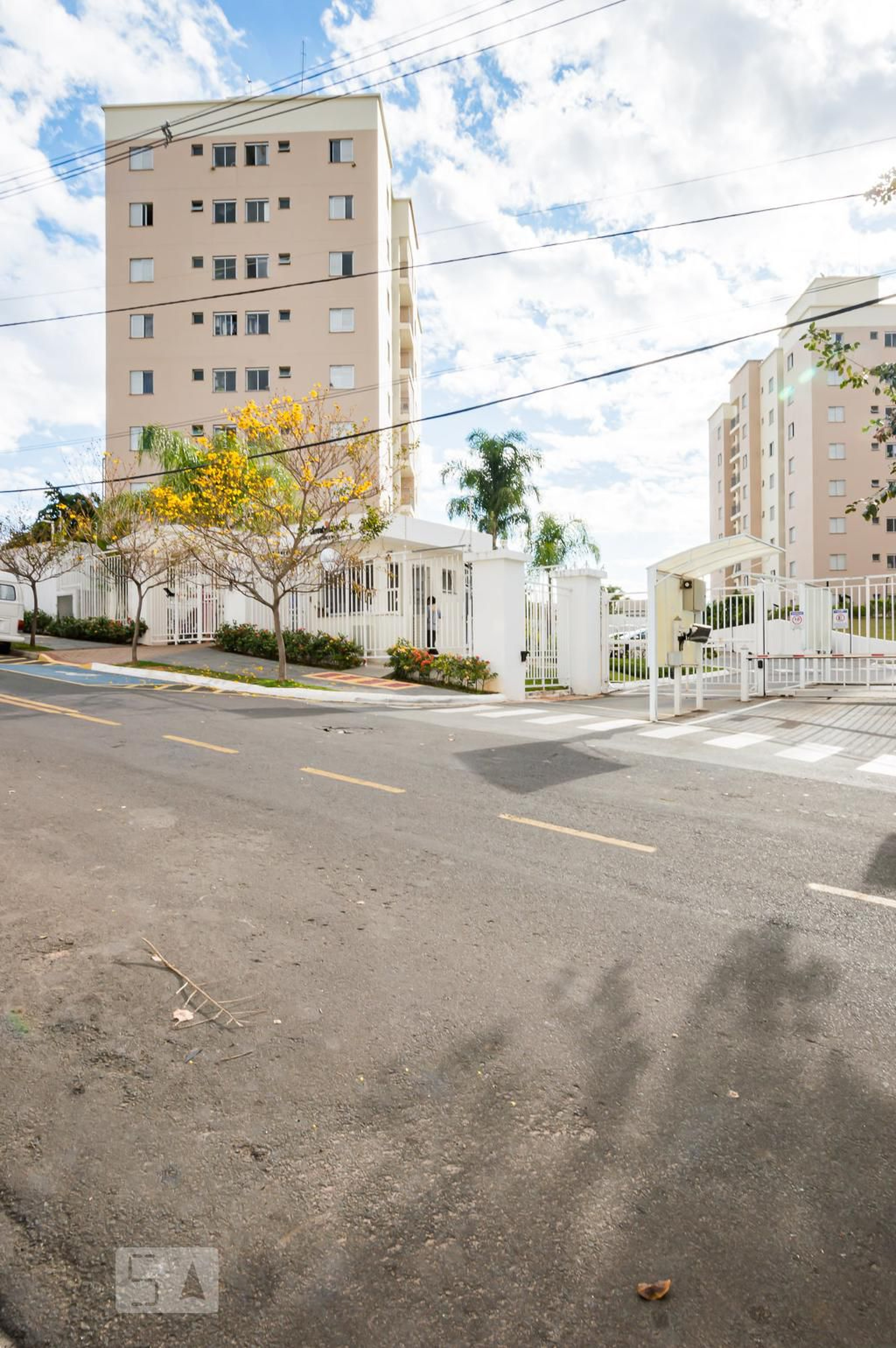 Fachada do Condomínio Condomínio Ambiance IV