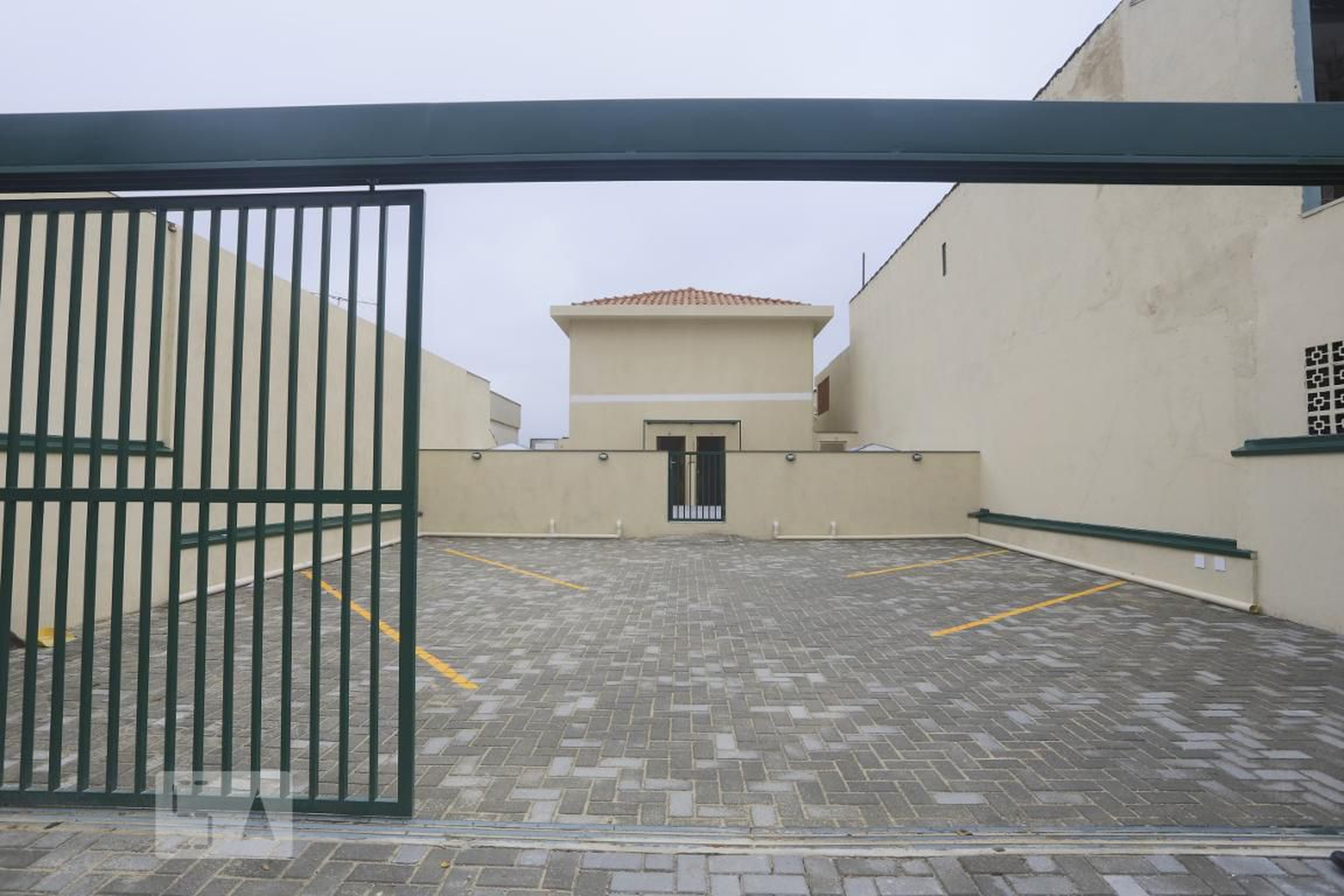 Fachada Condomínio em Rua Doutor Mário Vicente, 662