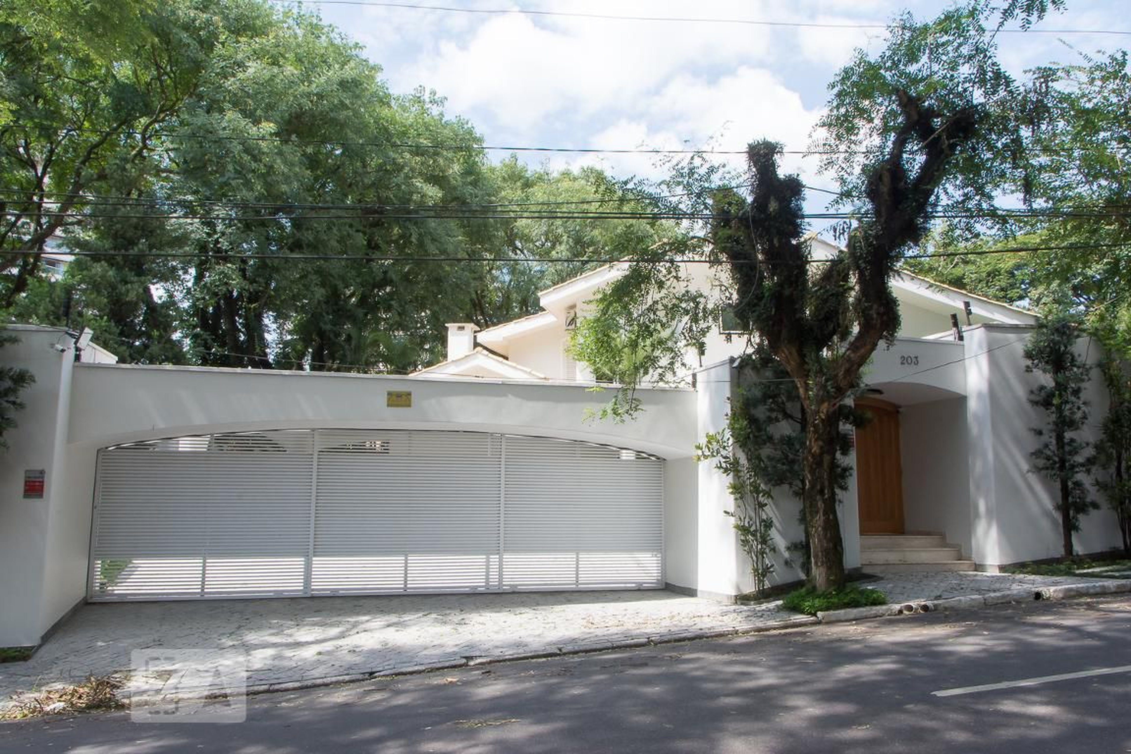 Fachada Condomínio em Rua Vicente Celestino, 203