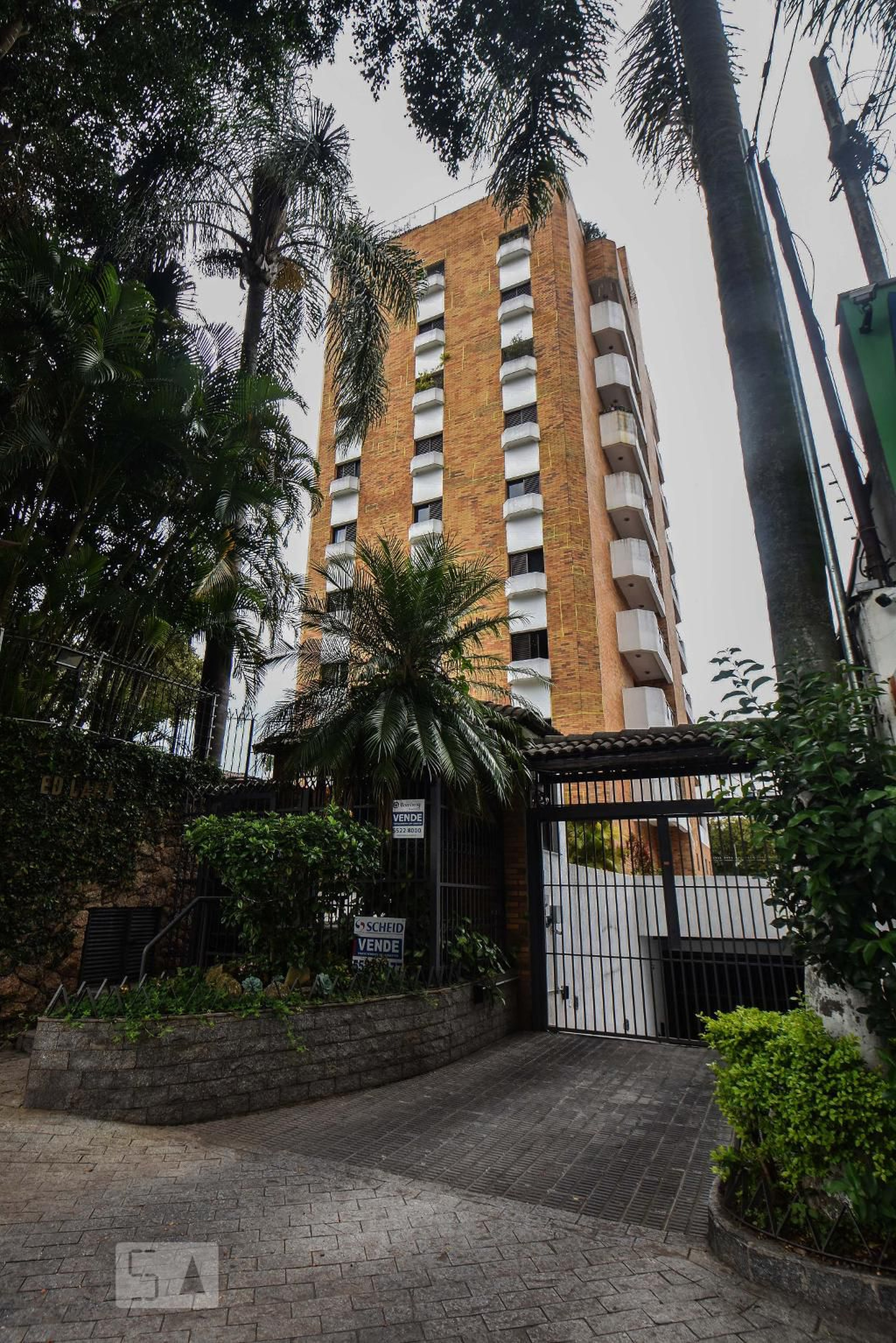 Prédio Condomínio Lara