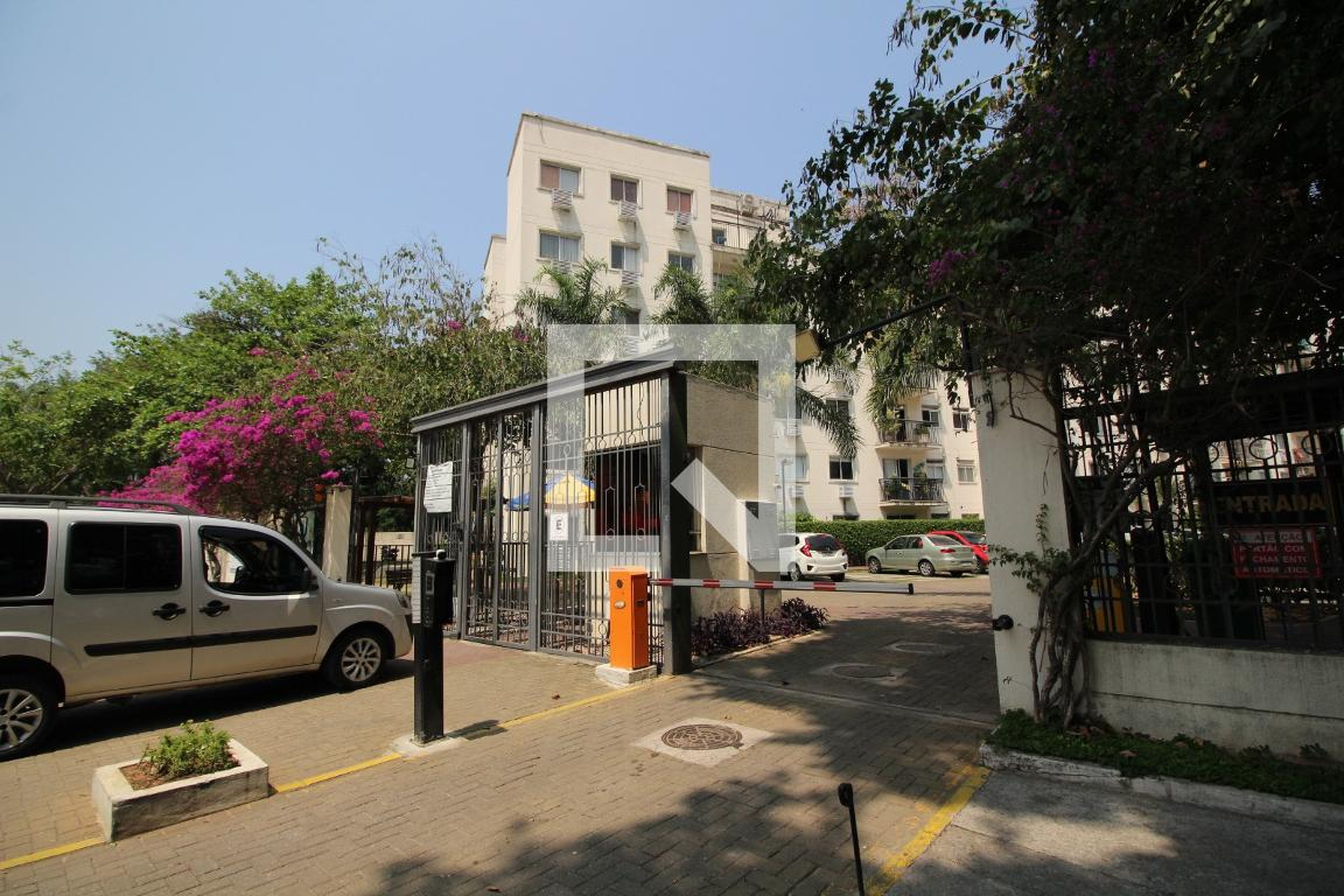 Fachada Condomínio Floris Bosque Residencial