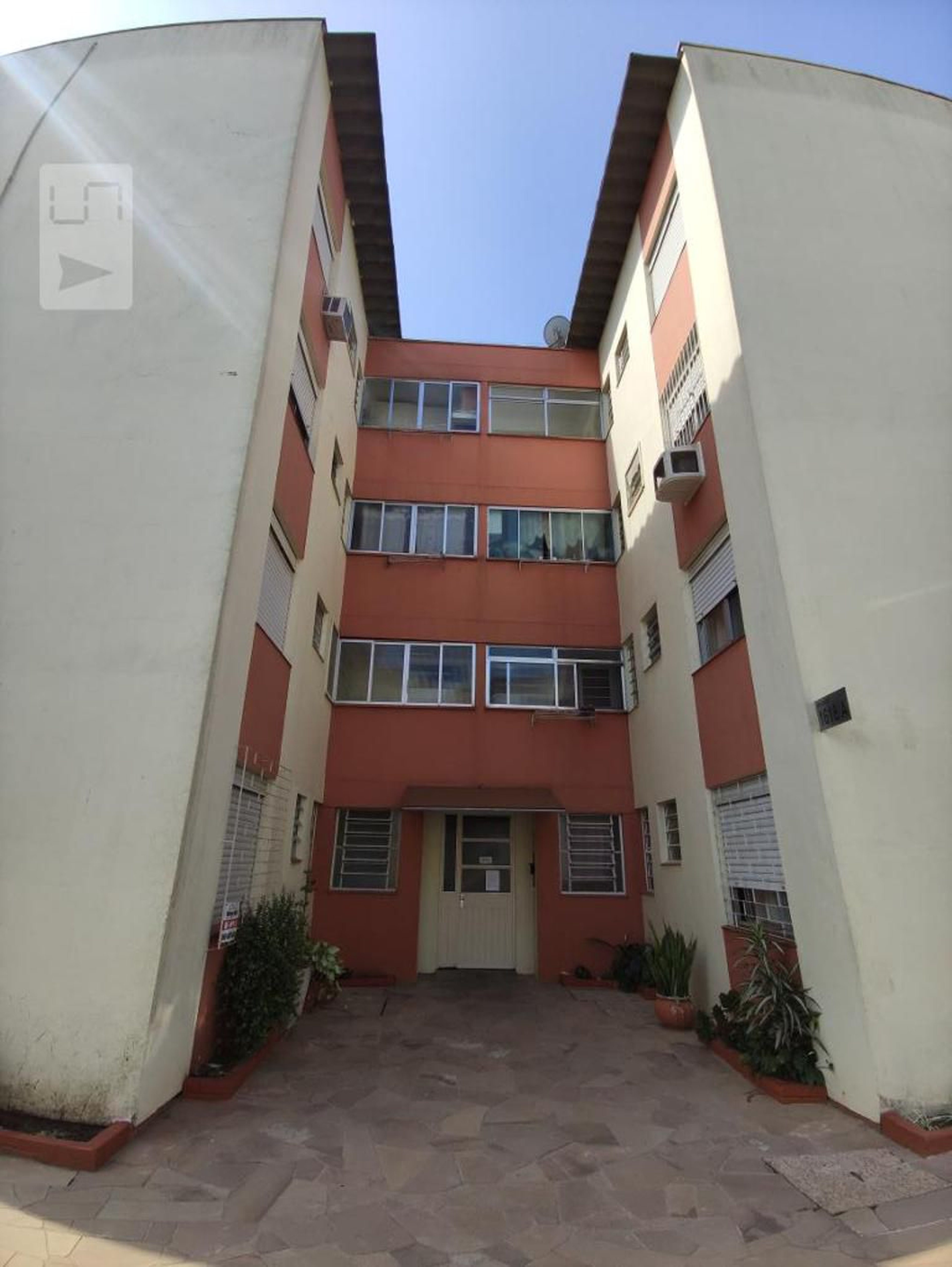 Fachada Condomínio em Rua Brasil, 1618