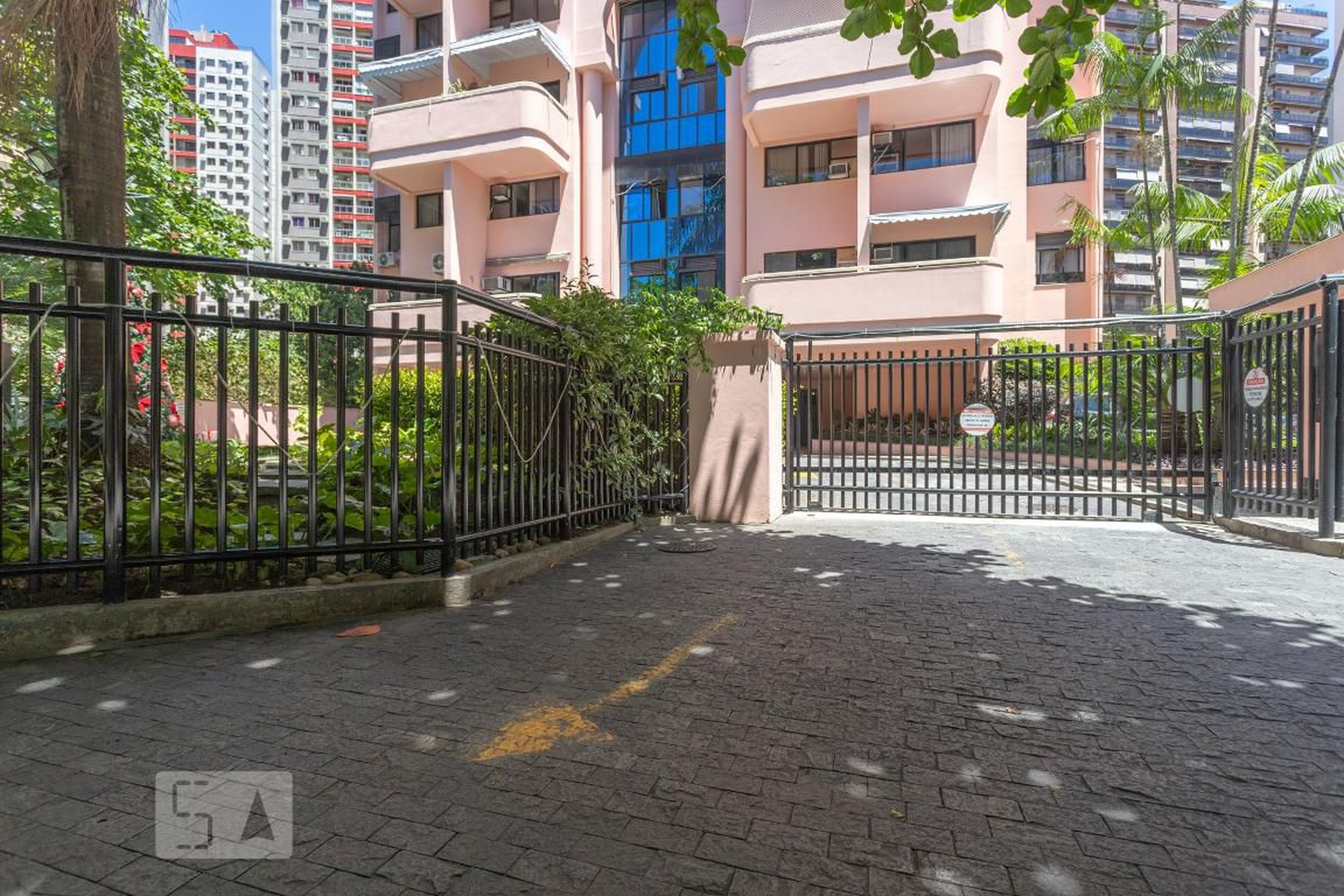 Fachada do Condomínio Condomínio Atlantys Duplex Service