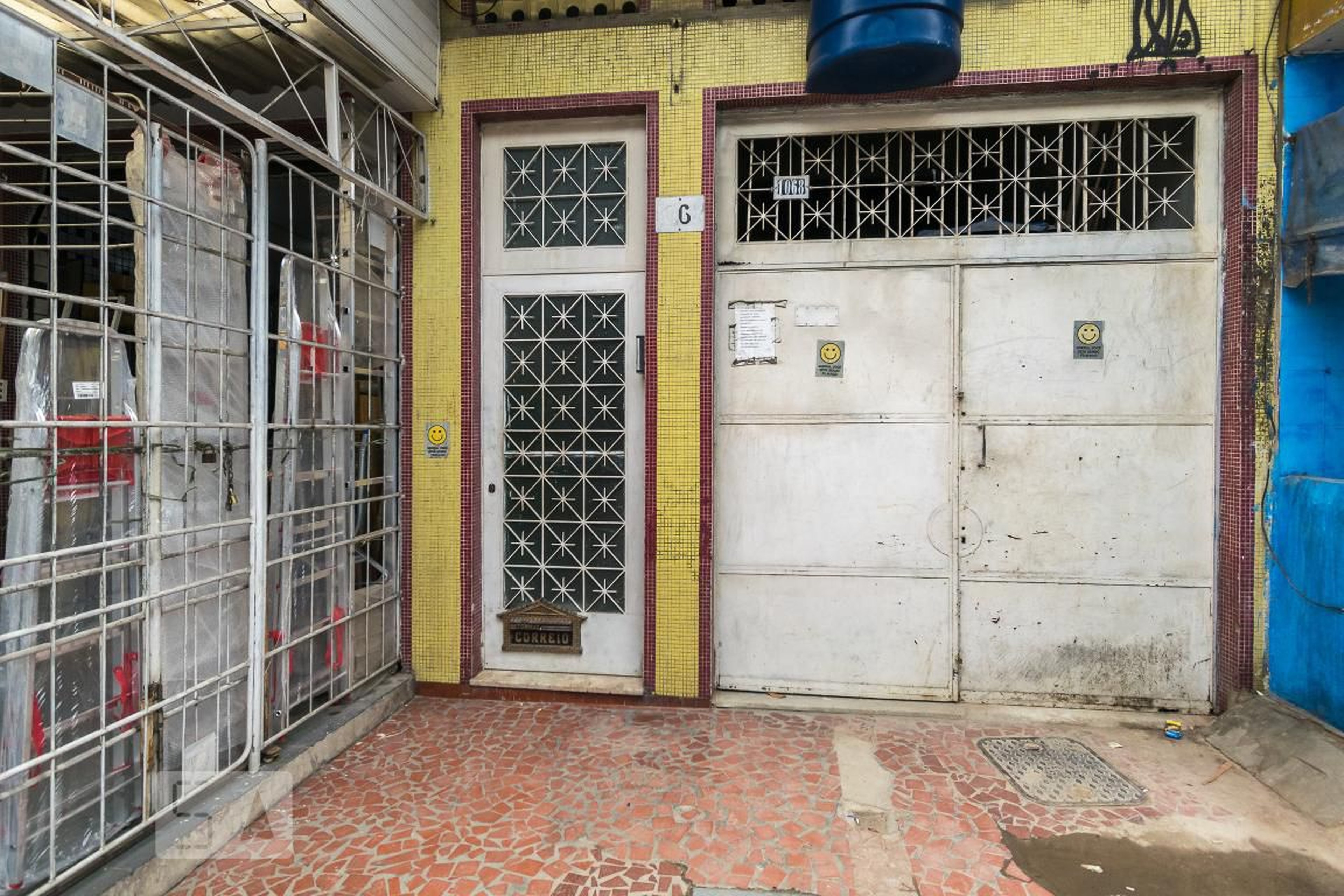 Entrada do prédio - null