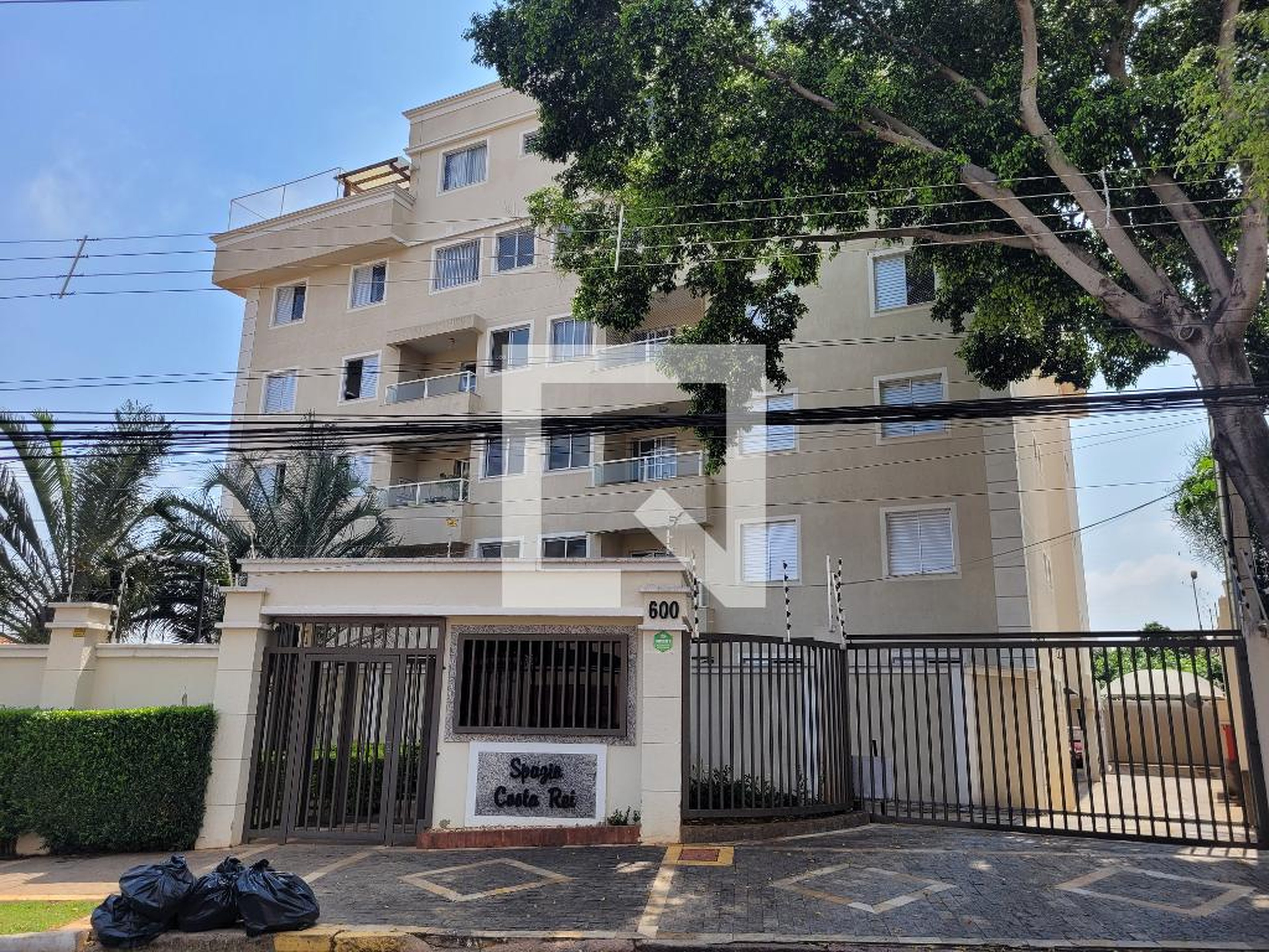 Fachada Condomínio em Rua Doutor Arnaldo de Carvalho, 600