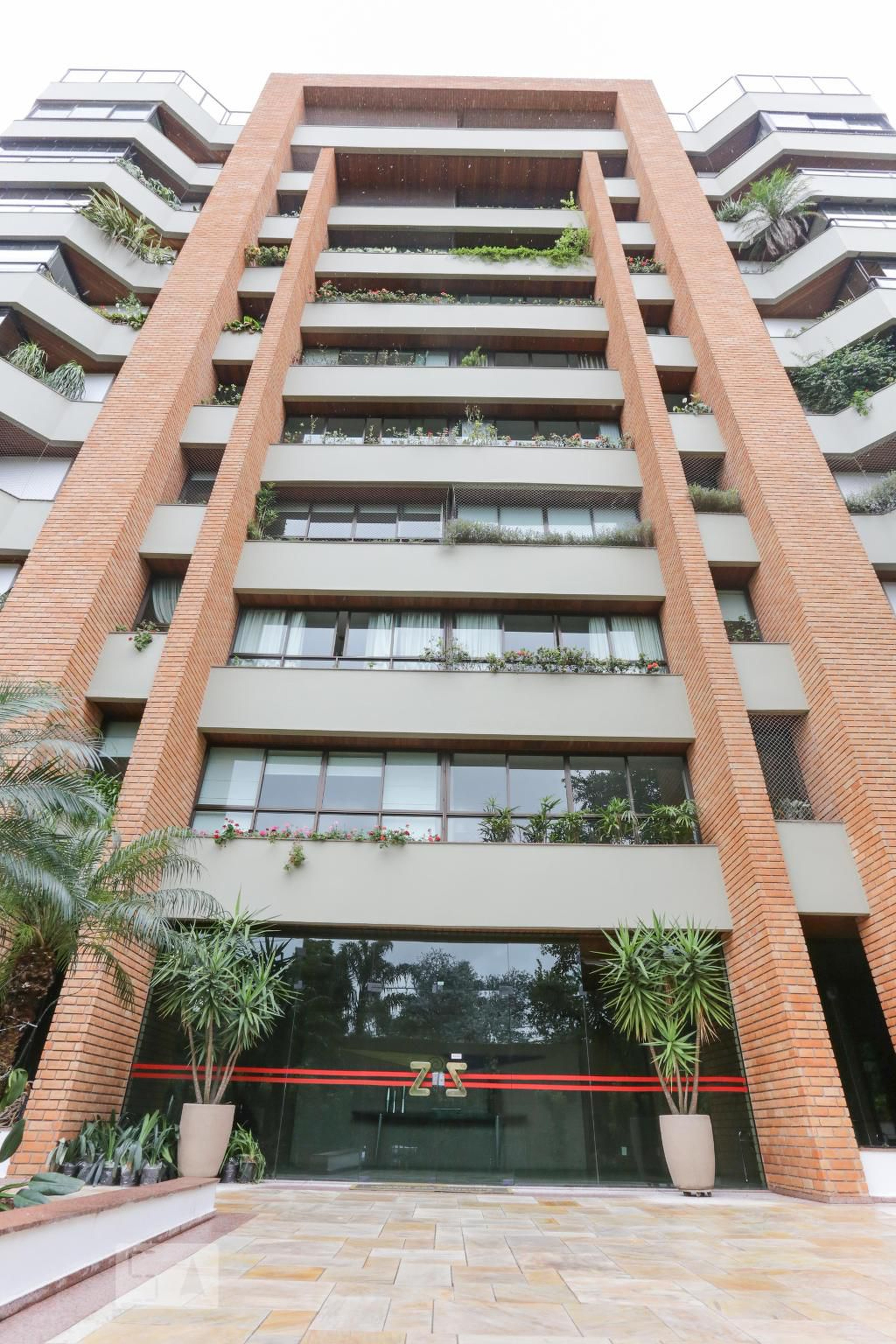 Fachada Condomínio Morada dos Pinheiros