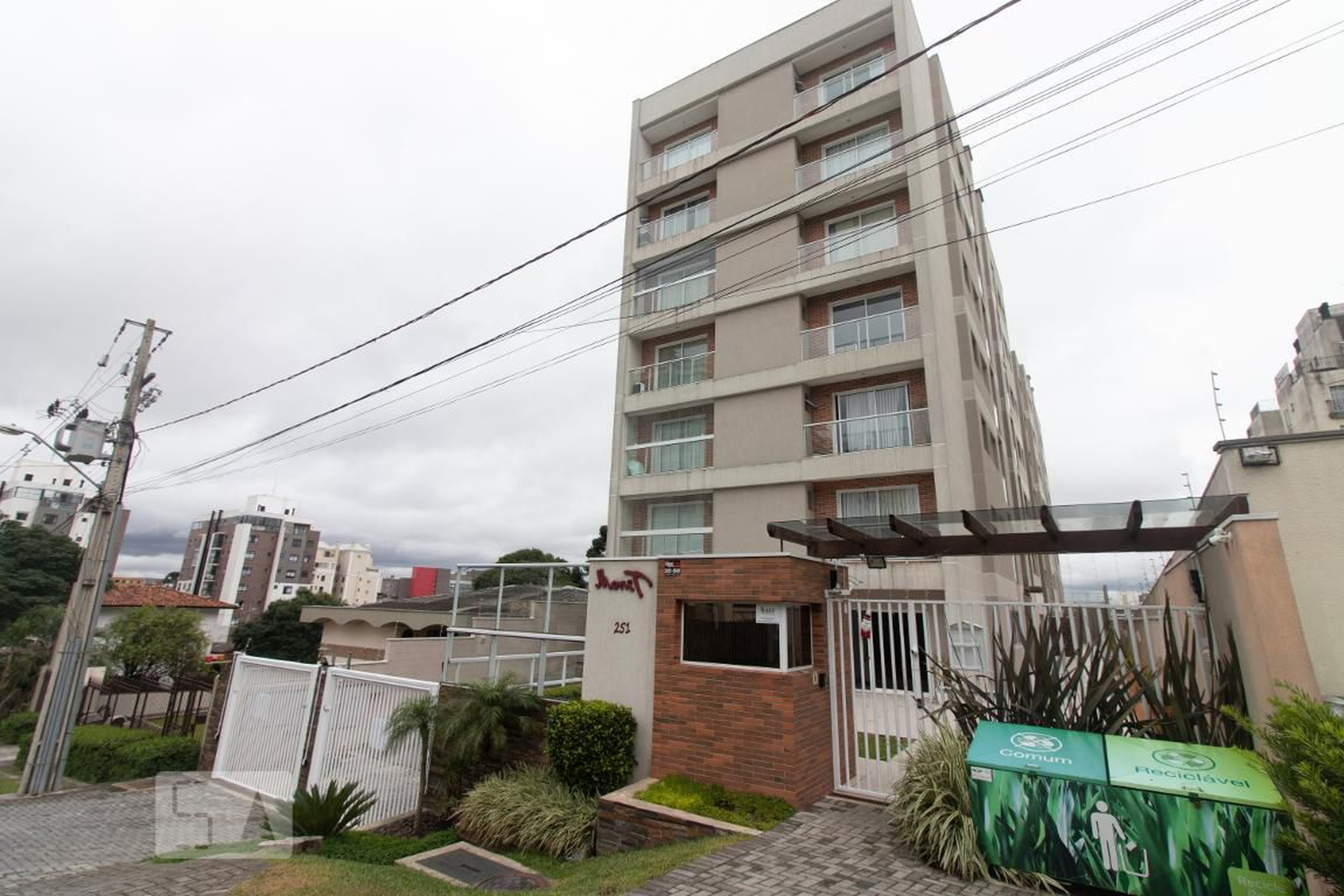 Fachada do Condomínio Condomínio Caudes Muned