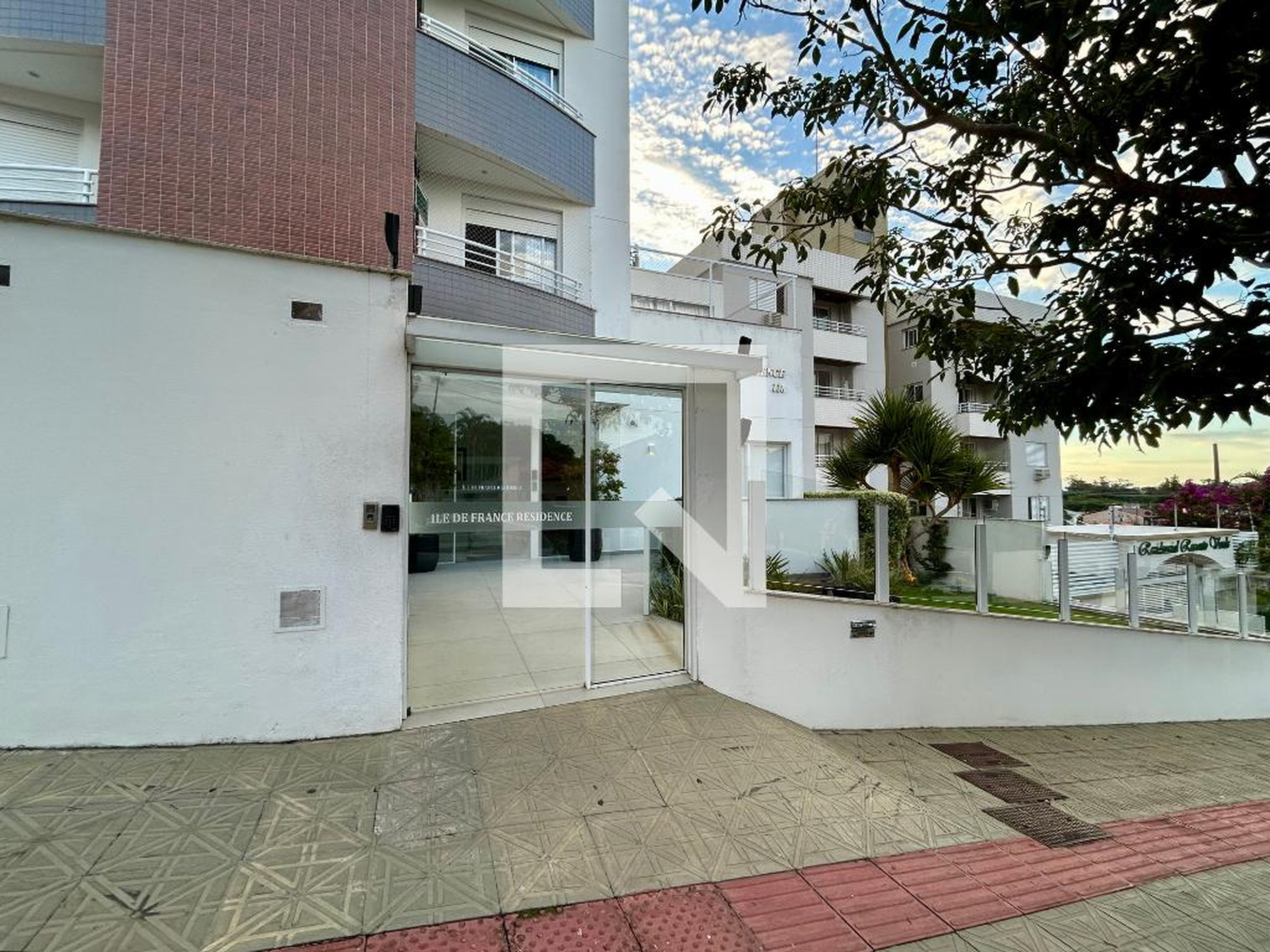 Fachada Condomínio Ile de France Residence